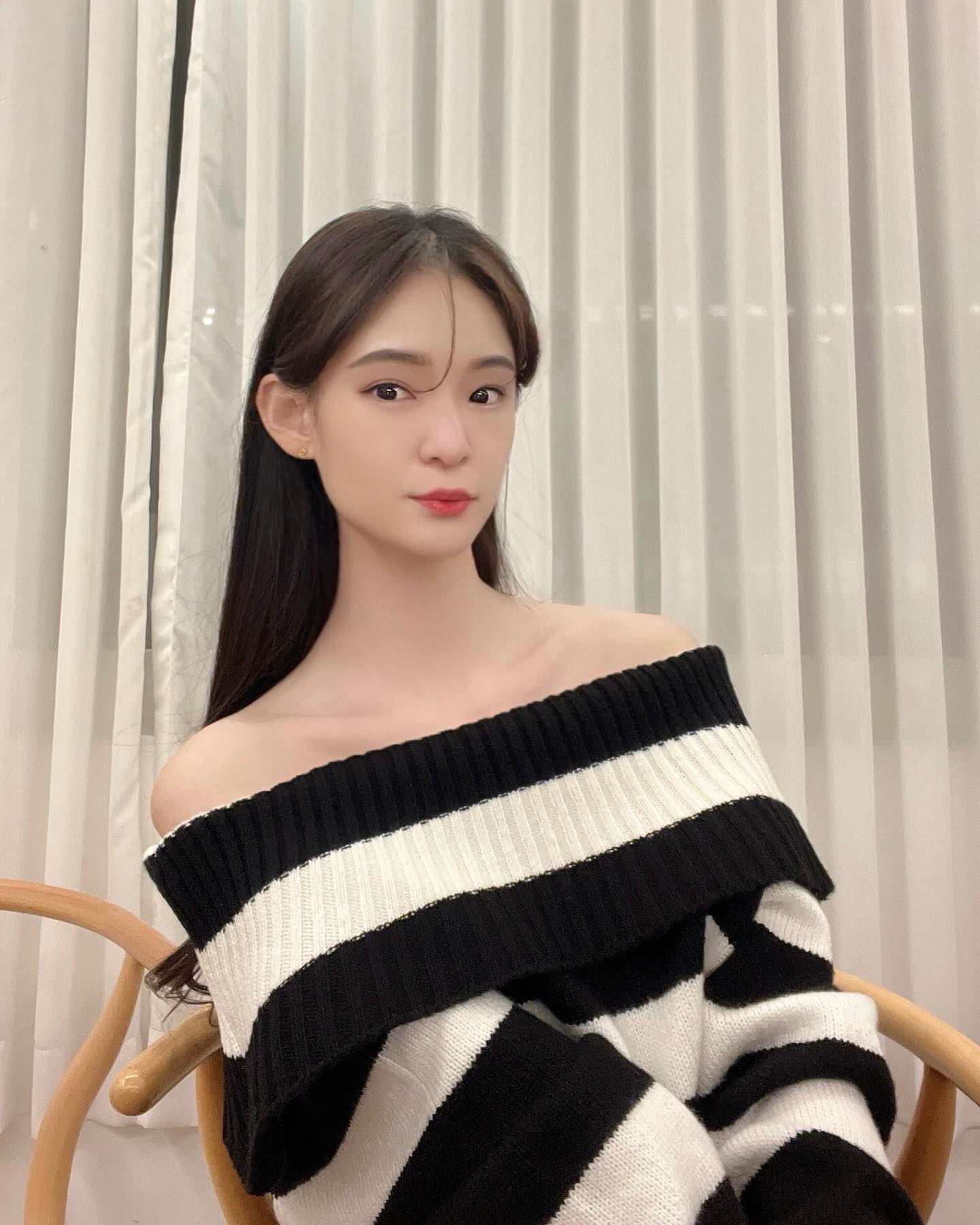뭐보고있게요 ?? 🫣