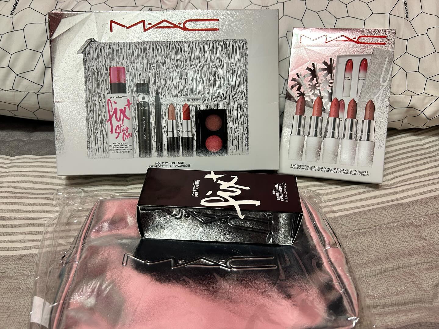 이걸로도 너무 행복한 나. ㅋㅋㅋ.
조만간 입술만 백만개 되겄네.

#맥 #mac #선물 #아이좋앙❤️ #화장품 #메이크업