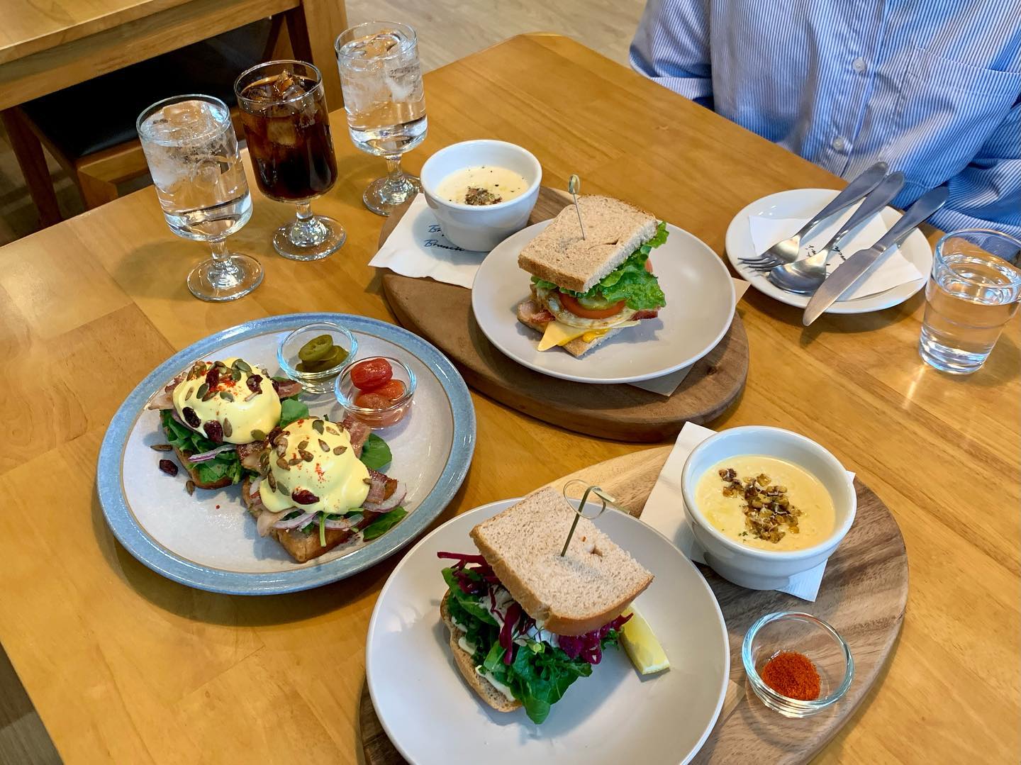 💛 #창원브런치 #브라이튼즈브런치 

창원 신월동에 위치한 브런치 맛집 브라이튼즈 브런치❤️

영국 스타일의 인테리어와 신선한 재료를 활용한 수제 브런치 즐기기 좋은 곳이랍니당❗️

앞에 용지문화공원이 위치해있어서 뷰도 짱 쪼아용👍

📍경남 창원시 성산구 신월동 48-2 
📍08:00 - 18:00(L.o 17:00) 매주 수요일 휴무

#신월동카페 #신월동브런치 #신월동데이트 #용지문화공원 #창원브런치카페 #창원브런치맛집 #창원수프맛집 #창원브라이튼즈브런치