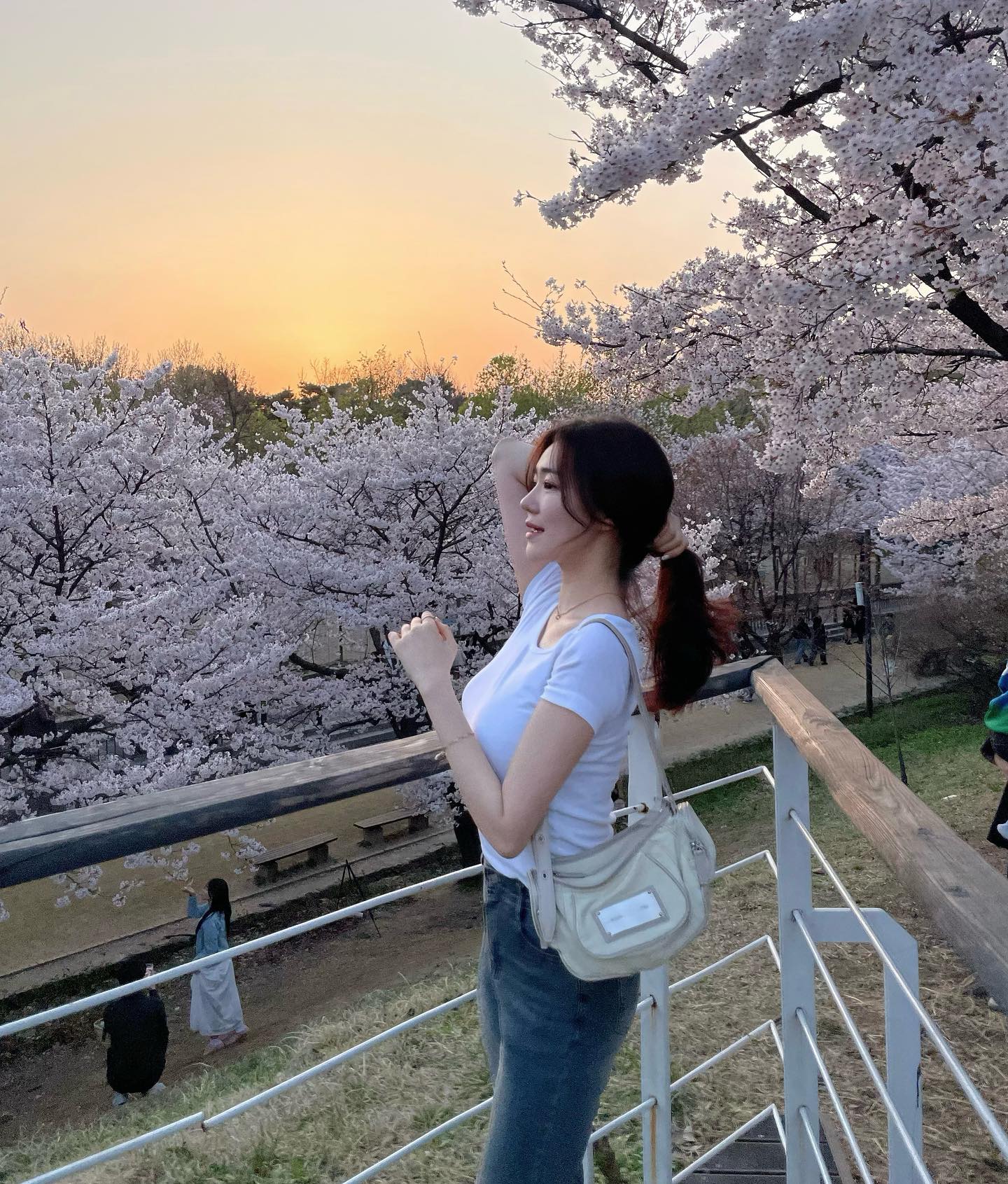 🌸💝
#벚꽃 #서울숲 #꽃 #봄 #봄코디 #피팅모델 #노을 #사진