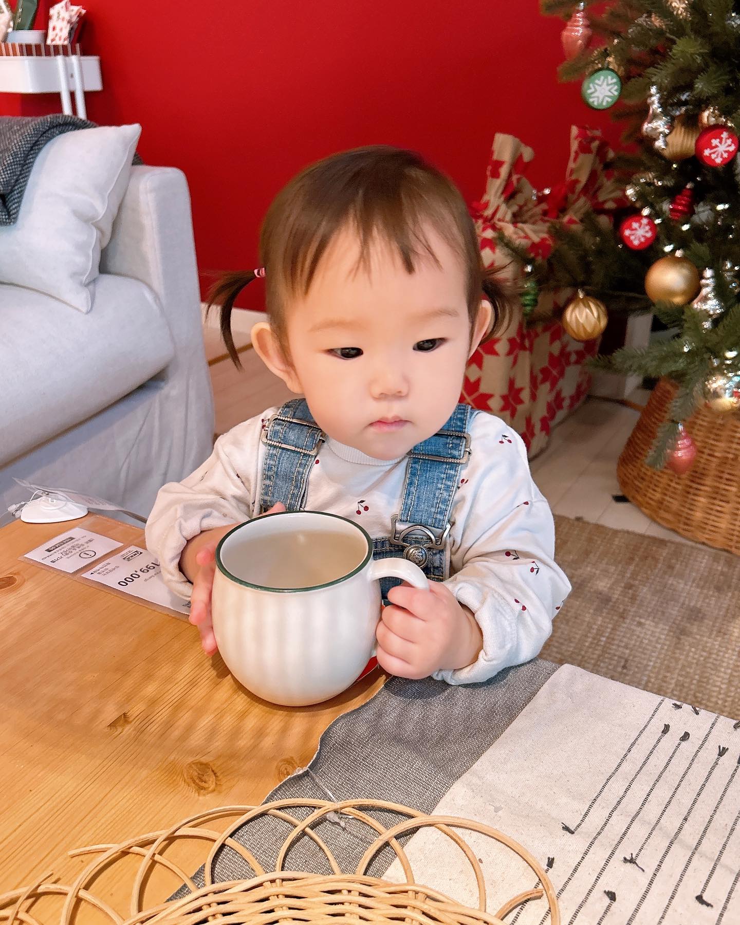 #광고
보름이를 키우면서 늘 하루에 책한권은 꼭 읽어주려고
노력하는데요! 어떤 책을 읽어주면 좋을지,
어떻게 놀아주면 좋을지 늘 고민이 되요

저녁에 아이와 함께 있는 시간을 활용해서 
보름이가 더 똑똑해진다면 너무 좋잖아요😆

그러다가 관심있어진 돌잡이 스마트 패키지♥️

조작놀이가 총집합된 다양한 토이북 구성으로
퍼즐, 촉감, 사운드, 돌림판, 불빛 등 아이가  책을 즐겁게
가지고 놀 수 있겠더라구요!

표지에 조작놀이 분류 표기와 파스텔톤 색감 변경,
그림책 내 삽화와 음원수가 더욱 증가해서
업그레이드가 되었어요👍🏻

여기에 돌잡이 전용 바나펜으로 영상재생과
소리펜 기능까지 있으니까 아이에게 양질의
음원도 들려줄 수 있을 것 같아요🎶

600개 이상의 영유아 전용 콘텐츠를 탑재한
모야몽 스마트 박스로 더 즐겁게 돌잡이  책을
볼수 있겠어요😘

📍방송 일시 : 
-11월 24일 금요일 오전 11시 네이버쇼핑라이브
 
-상품구성 :★스마-아트패키지★ 
  돌잡이 한글+수학+명화+스마트박스
 
🎁 라이브 특별혜택
 
1. 최대혜택가 : 371,158원(돌잡이 수학+한글+명화+스마트박스)
 
2. 라이브 패키지 구매고객 전원! 신세계상품권 1만원권 증정
 
3. 돌잡이스마트책상 스마아트패키지 구매고객 전원증정
 (라이브 중 스마아트패키지 구매고객 대상)
 
4. 토킹 모야몽인형 네이버 후기 작성시 100% 증정
(스마아트패키지 구매고객 중 네이버후기 및 폼 작성 고객)
 
5. 리틀천재 스마트스토어 할인 행사 마지막 날! 
 - 돌잡이 시리즈와 바나펜, 스마트박스 조합 혜택가 오픈
 - 돌잡이 굿즈 특가

혜택도 많으니까 이번에 보름이도 구매 해두려고요😆

#천재교육#돌잡이수학#돌잡이한글#돌잡이영어#돌잡이명화#돌잡이시리즈#핫딜#책육아#육아스타그램#육아맘#육아소통#육아템#돌잡이패키지#바나펜#모야몽스마트박스#1세도서#2세도서#3세도서#책육아#라이브혜택