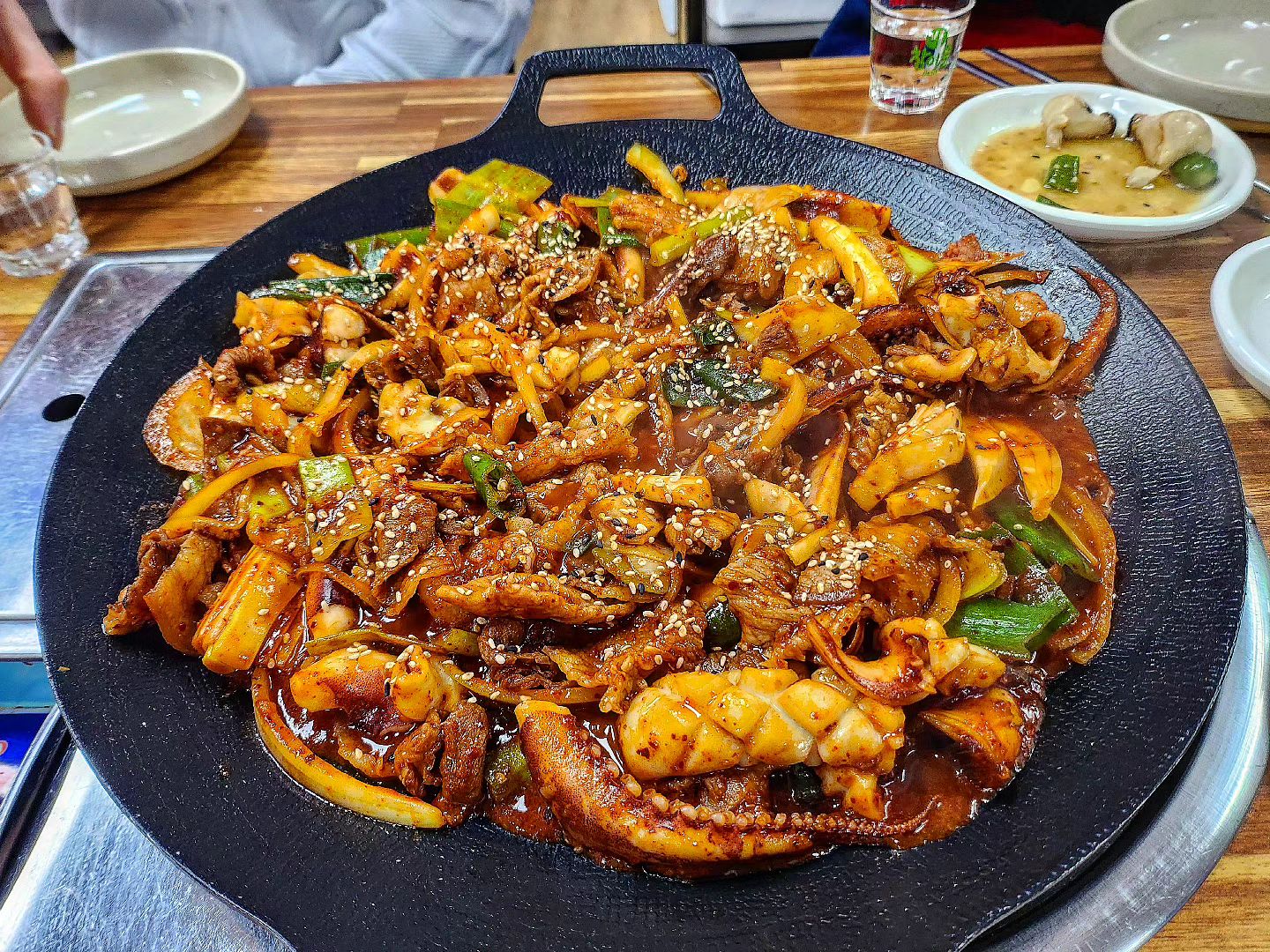 -
#태백 #야식대장 #오삼불고기 

#이거_중짜임

#다_먹고_볶음밥_먹을라고
#밥_안시켰는데
#주섬주섬_나가는_일행들
#내_치즈볶음밥은_??
#너네는_한국인도_아니야