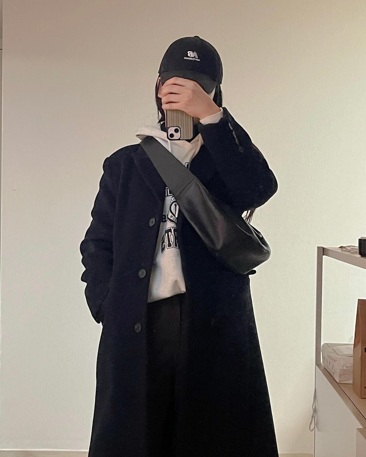 #꾸안꾸패션 #안꾸안꾸 #여자데일리룩 
연휴 다음엔 편하게 입어야죠!😏
캡모자 없으면 조금 허전한 코디예요.
.
.
.
#후드티코디 #코트코디 #캡모자코디 #볼캡코디