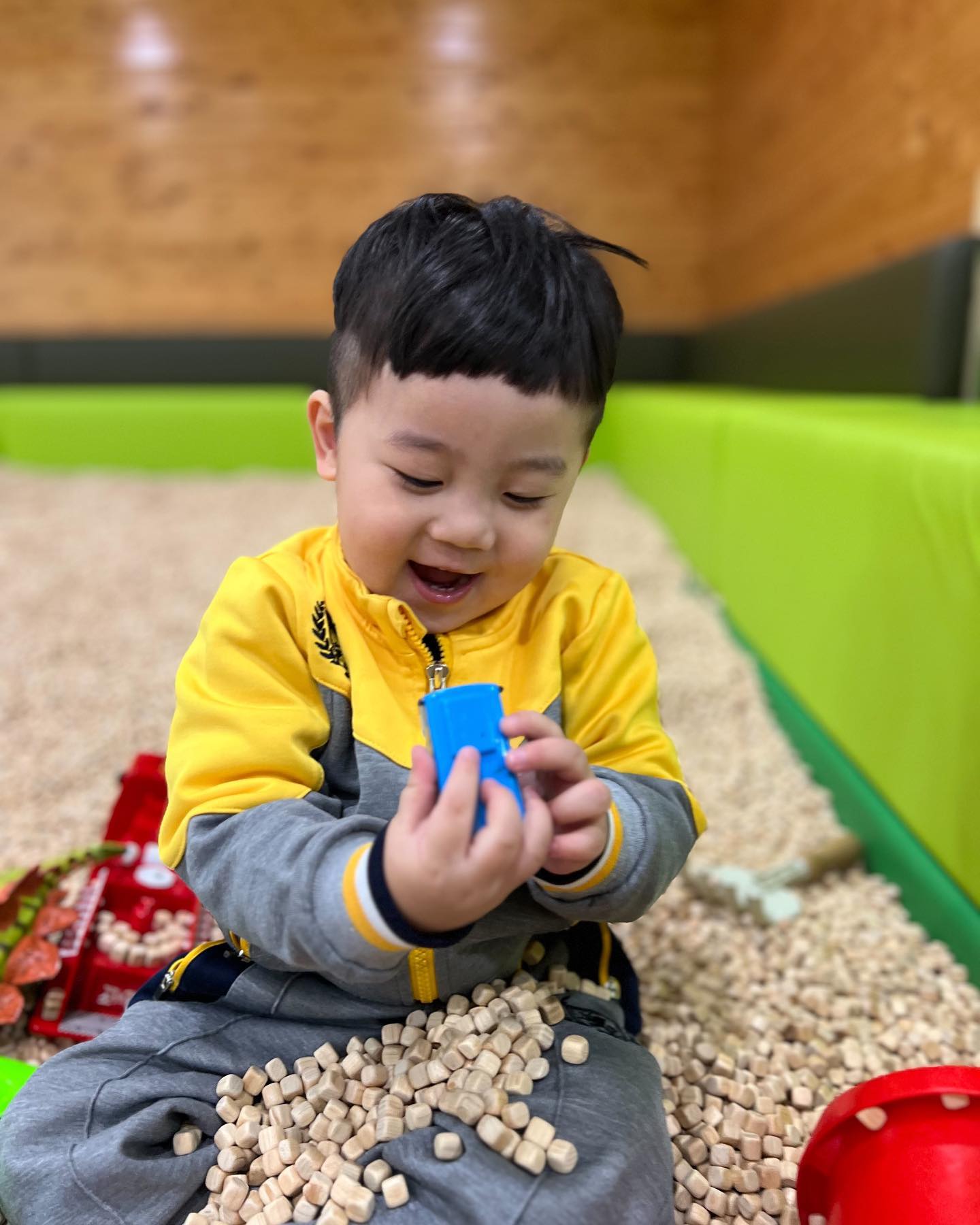 ❛ ᴗ ❛
⠀
역시 넌 편백,,,
히지만 엄마는 집에 편백칩을 놓고 놀 자신이 없는 걸....
⠀
편백은 키카에서 많이 노는 걸로 하자🥹
대신 주방놀이는 조만간 사줄게🫶🏻
⠀
⠀
#쭈누 #쭈누일상 #항쭈누 
#키카 #키카룩 #아들맘 
#아들 #아들스타그램 #베이비모델