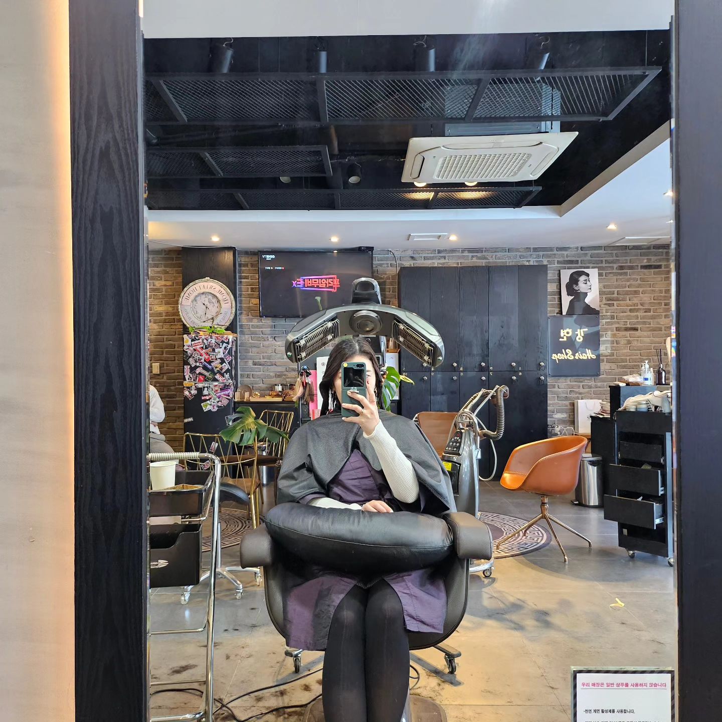 #협찬 실력좋은 원장님손길로 연말맞이 헤어🖤
🎀강현헤어샵
👉🏻컷, 펌, 염색, 클리닉 및 헤어스파 등 관리가 전체적으로 꼼꼼하고 실력좋은 원장님의 1인샵
👉🏻깔끔하고 빈티지한 느낌의 인테리어와 물금역에서 멀지않은 거리로 우수한 접근성
👉🏻천연 계면활성제 및 천연보습인자로 모발을 부드럽게 해주는 약산성 샴푸를 사용한 헤어 시술로 쳐지지않는 펌과 물빠짐없는 염색 효과
📍업체정보
- 전화 : 055-382-9191
- 주소 : 경남 양산시 물금읍 버들길 42-7 (가게 앞 주차 가능)
✔️문의 : kanghyun_hair

#강현헤어샵 #양산미용실 #양산물금미용실 #물금미용실 #양산증산미용실 #증산미용실 #빌드펌 #레이어드컷
