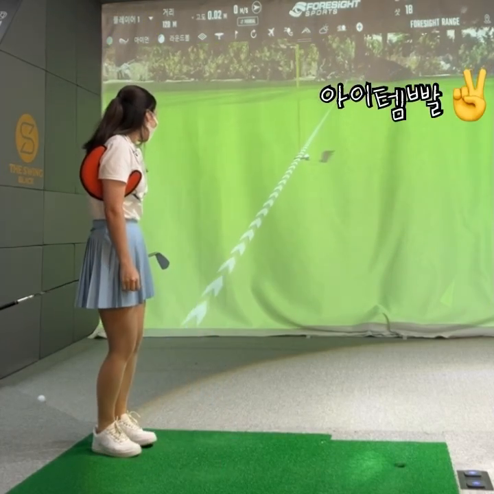 #제품협찬 #암픽스 #골프연습도구는천둥골프 #천둥골프 
thunder_golf

저번 연습도구때 팔을 휘두르는게 정말 중요하다고 말씀드렸었는데용
팔을 어떻게 휘두르냐!!
⭐️몸안에서 휘두르셔야해요
몸따로 팔따로여도 치킨윙, 플라잉 엘보가 나온다구요
많이 들어보셔서 다들 아실거지만
골프는 항상 머리는 이해가되는데 몸이 이해가 안되잖아요🤣
몸이 이해하려면 도구의 힘을 빌려야쥬

1. 나는 누구보다 쎄게 치는데 누구보다 거리가 안나간다 
2. 나는 야구처럼 친다는 말을 듣는다
3. ⭐️구질이 랜덤이다⭐️
4. 백스윙,팔로우스루 프로처럼 하시고싶다면 

한개라도 해당되시면 암픽스🫶🏻
