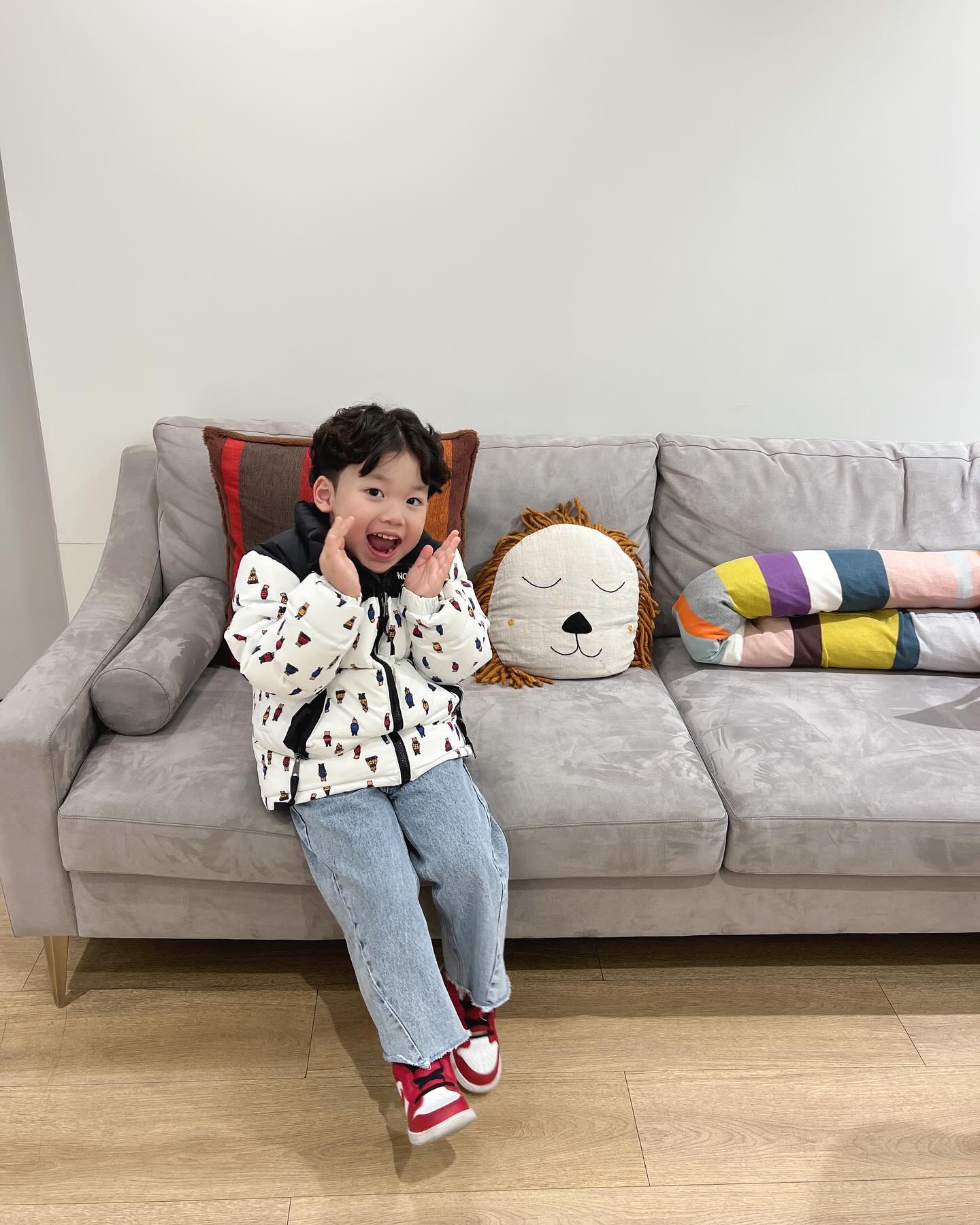 오랜만에 펌
가르마펌 넘넘 잘 어울려 귀여워 죽겠당
한동안 또 이 머리를 고수할 듯!

역시 머리는 #프롬준헤어 💇🏻‍♂️