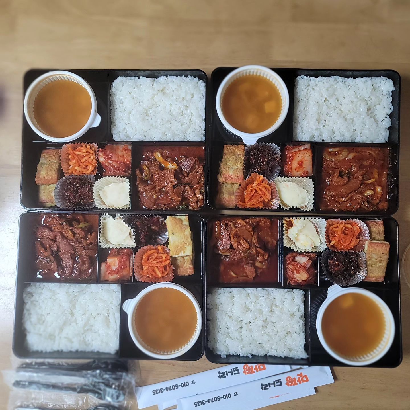 맛짱도시락 수원점.
회사 점심으로 멀 싸가야 하나
고민되는 경우가 많은데
배달부터 수거까지 해주니
완전 편하게 이용할수 있는 맛짱도시락!
회사,병원,사무실,가게,공장,공공기관 등
직장인 점심 도시락으로 딱 좋아요.
메뉴구성도 알차고,반찬도 매일 바뀌며
보온가방에 넣어 사무실 앞까지 배달해주시니,
따뜻하게 집밥처럼 식사할수 있습니다.
⠀
⠀
예약제로 운영되기 때문에 미리 예약은 필수에요^^
맛짱도시락 수원점
1인분 7000원 ,3인이상 배달 가능
예약 문의
0507-1467-3130혹은 010-9920-3130
⠀
⠀
#맛짱도시락수원점 #수원도시락맛집 
#수원단체도시락 #수원점심도시락배달 
#수원도시락배달 #수원점심도시락
#수원배달도시락 #수원직장인도시락
#동탄도시락 #동탄점심배달