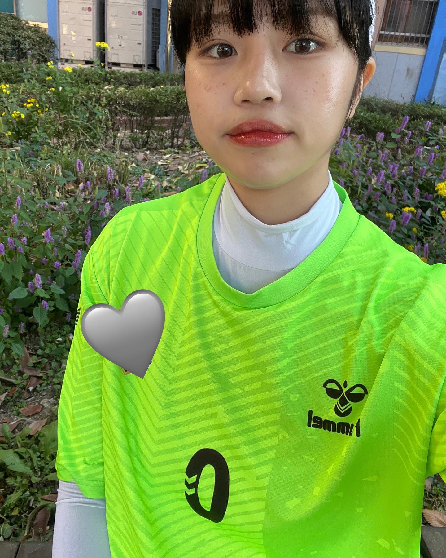 포지션이 키퍼가 되었음다⚽️
날아 오는거에 풀 면역 된 나에게 아주 적성이😅👍🏻
모든 운동이 머리가 좋아야 함을 느끼는 중☺️..
플레이어랑 다르게 
키퍼는 상체도 하체도 아프고 무릎도 다 까지더이다..✨
오랜만에 운동으로 오기가 생기는 스포츠😚