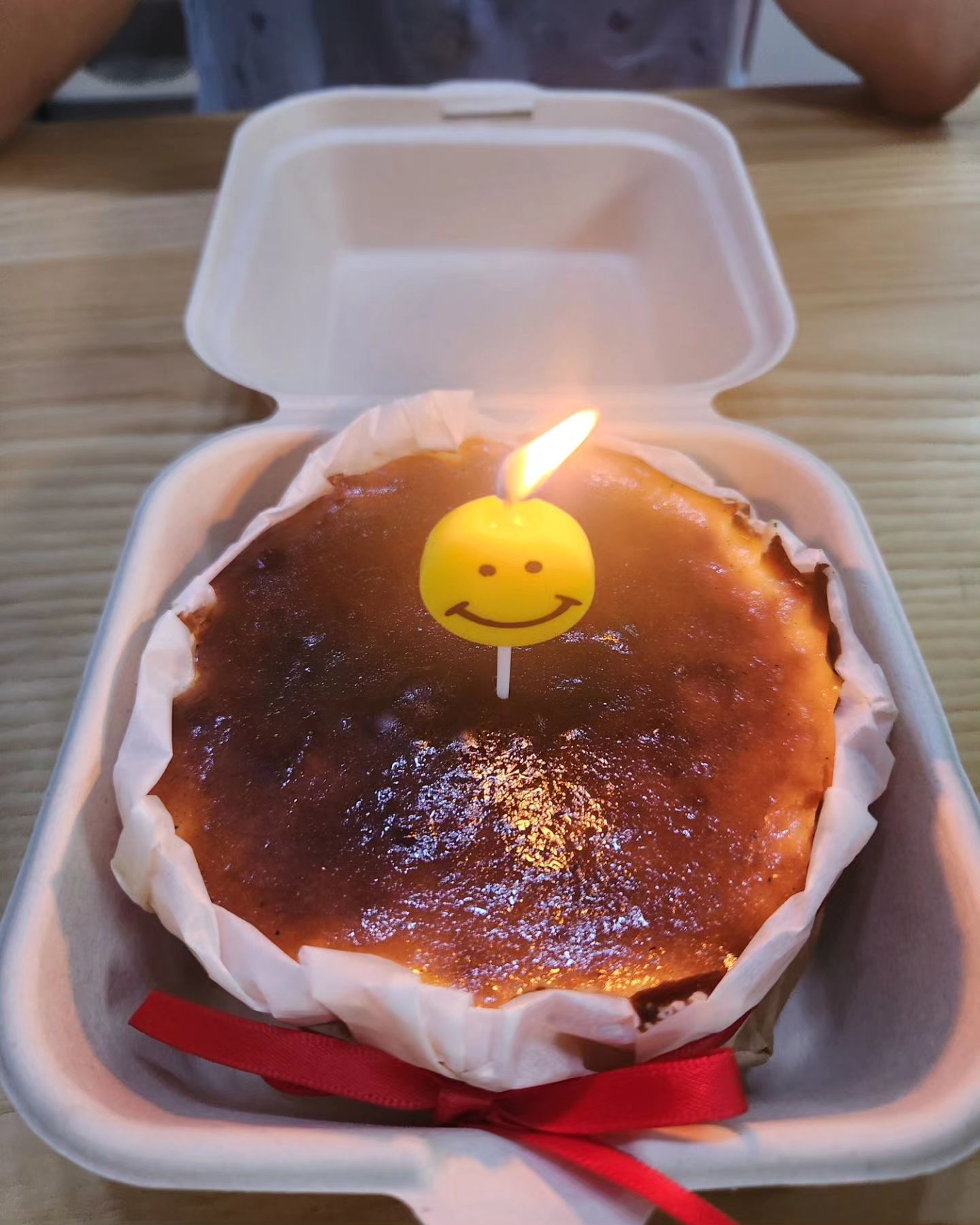 .
오랜만에 전하는 9월의 안부💟
저는 34주 5일차로 출산까지 D-12
입니다! (둥이라 출산이 빨라욧)

1~2. 9월 10일은 동이 생일이었어요!
임신 후기라 돌아다닐 수가 없어 케이크와
위시리스트였던 갤럭시 핏 주문!
(워치 사준다니 한사코 핏을 외치던 동이😖)

3. 오전에 베테랑2 보러 극장 출동!
오전인데도 사람이 정말 많아 놀랐는데
더 놀라운건, 오전부터 팝콘에 핫도그까지 
한가득 사먹은 우리가 아닐까요?🤪.

4. 먼거리 이동하지 말라는 의사샘의 말에
시댁이 서울이지만, 가지 않고 뒹굴뒹굴~
대신 어머님이 한가득 명절음식 챙겨주셔서
명절 분위기 냈습니당😚

출산 앞두고 정신도 없는데 컨디션도 뚝뚝
떨어져 올만에 피드예요~
조만간 귀요미 새콤달콤이와 만나요 우리
🙌
.
#조만간새콤이달콤이만나요
#요즘시간이어떻게가는지몰겠어요
#34주5일차 #출산까지D_12
#만삭임산부
#9월일상정리
#갤럭시핏 #생일케이크 #바스크치즈케이크
#베테랑2 #명절음식
#쌍둥이라더무거워
#연천 #연천열두개울 #물깨끗 
#오늘딱30주
#옥이동이 #옥동부부 #부부스타그램
#달달한럽스타그램을가장한
#얼굴다팔려서이혼은안돼프로젝트
#더얼굴팔리게 
. 
#선팔하면맞팔가요
#소통환영 #팔로우반사 #맞팔선팔환영
#しんこんふうふ #新婚夫婦