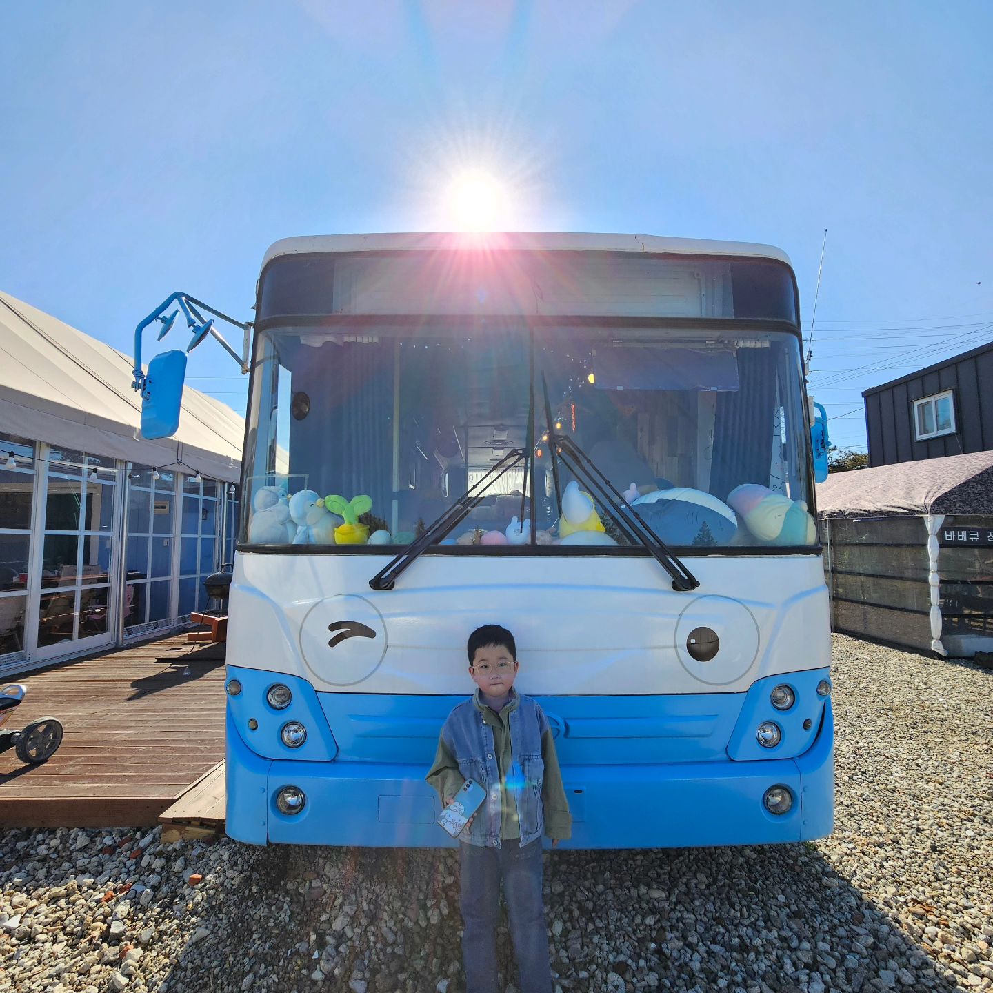 우리들의 첫 캠핑⛺
비록 버스 캠핑이지만 즐거웠지👉🏻👈🏻
태풍급 바람과 비도 쏟아졌지만 괜찮아..!!

다음에도 또 하고 싶다는 후❤

다음에는 불멍을 제대로 해보쟈😍