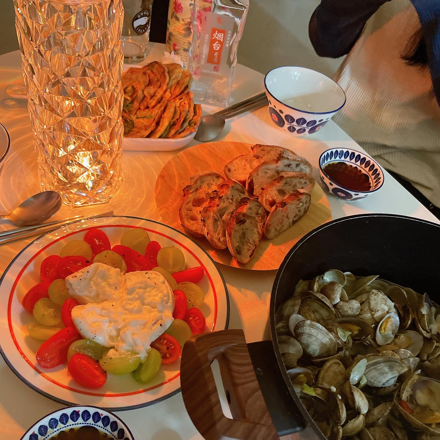 오랜만에 맛도리 식샤를 맨들었댜
집들이는 늘 절겁다🫠
#연말모임의 서막
#육전 #바지락술찜 #부라타치즈샐러드