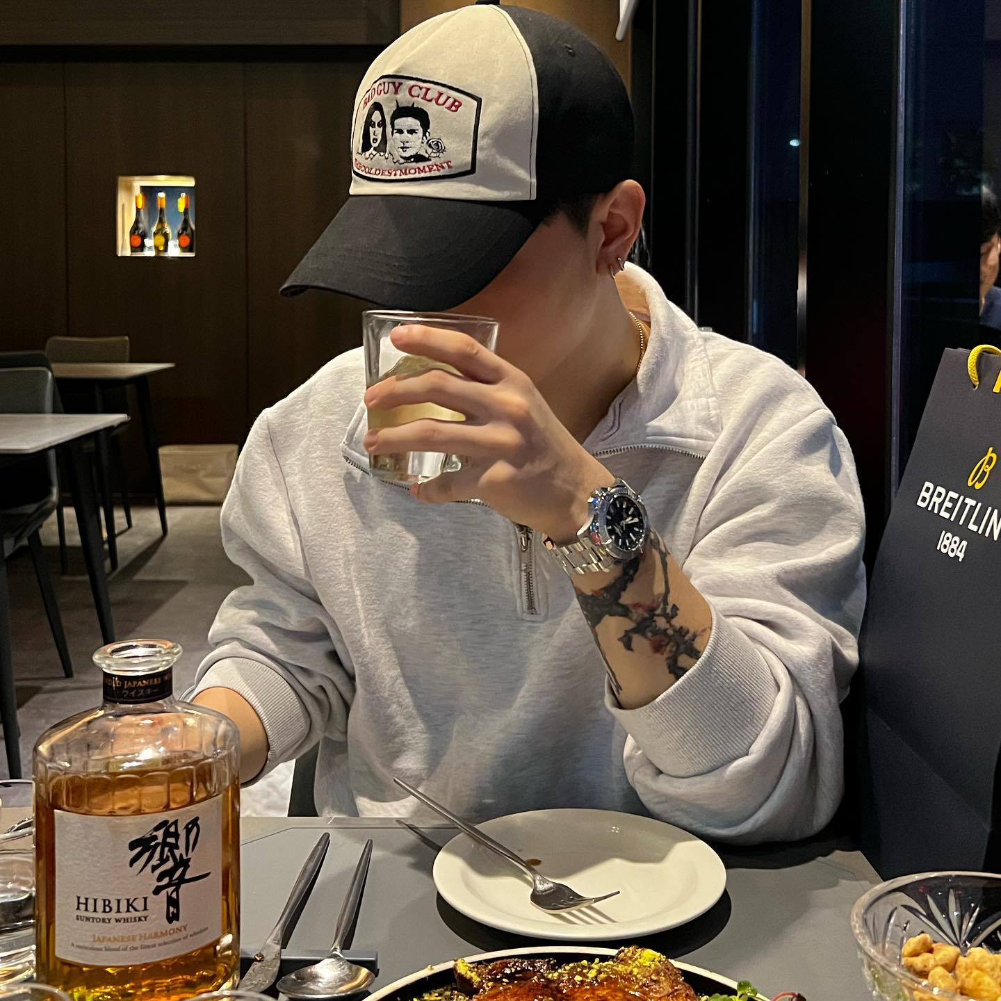 ⌚️🥃🥩💳📸