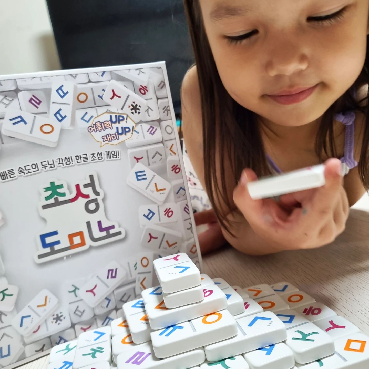 #협찬 여름방학때 즐겁게 했던 초성 도미노 보드게임♡ 
gemblo.boardgame
집에서도 많이 하고, 여행 가서도 꼭  챙겨가서 재미있게 했던 기억이♡ 
5세부터 할 수 있고요, 2명부터 할 수 있어요. 
게임도 세가지 방법이 있답니다! 게임 하는 방법도 어렵지 않아서 어른도, 아이들도 좋아했어요. 가족 놀이로 정말 딱이예요! 
재미도 있고, 학습도 되고, 어휘력이 up되고, 최고 아닐까요?
#협찬 #젬블로컴퍼니 #보드게임추천 #초성게임 #단어게임 #파티게임 #어휘력향상 #교육용게임 #한글게임 #젬게임즈