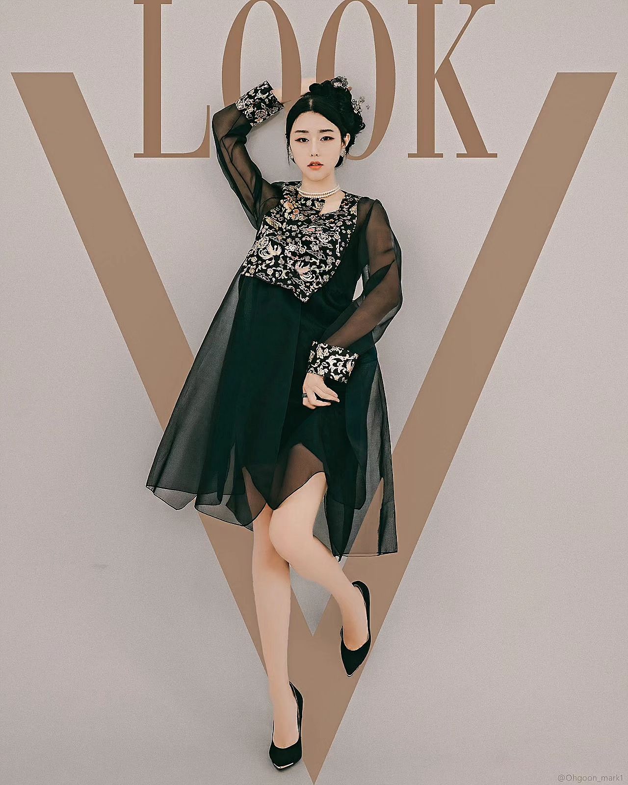 옷은 주인없는 작업실에서
포토는 차디찬 찬 북쪽에서 
모델은 아득히 먼 남쪽에서 
.
.
.
.
#누가보면반지원정대인줄
#개뿌듯