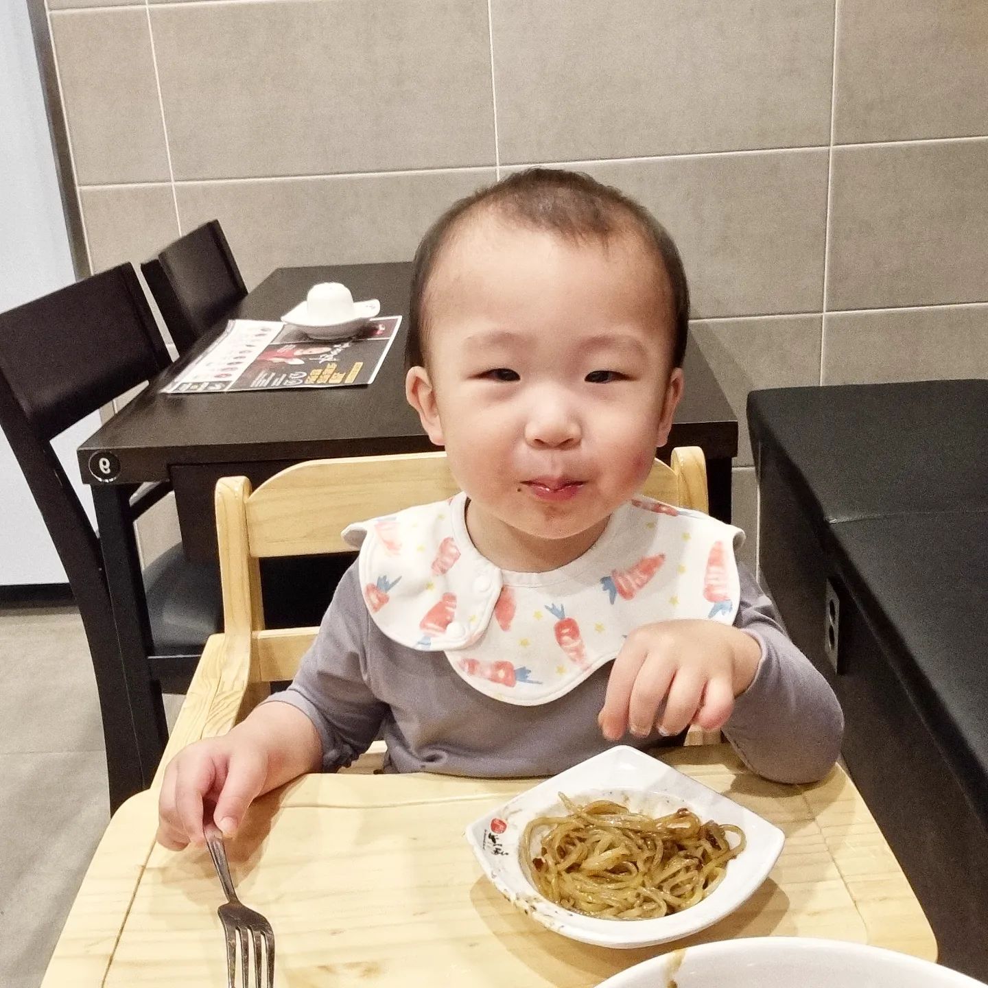 🩵

아들이랑 짜장면 먹으러 가면 잘 먹어줘서 행복하고 얼굴로 먹는거 보는 행복이 있더라고여😆
ebigafood 

서버 아주머니한테 짜장짜장을 외치던 늘이는 한우짜장면 3분에2를먹고 공기밥도 반을 비벼 먹방을 하셨어여
neul.0303

이젠 음식점가도 곱빼기 한그릇으론 부족하다..
무조건 1인1음식
#최연소먹방러 
#최연소프로면러