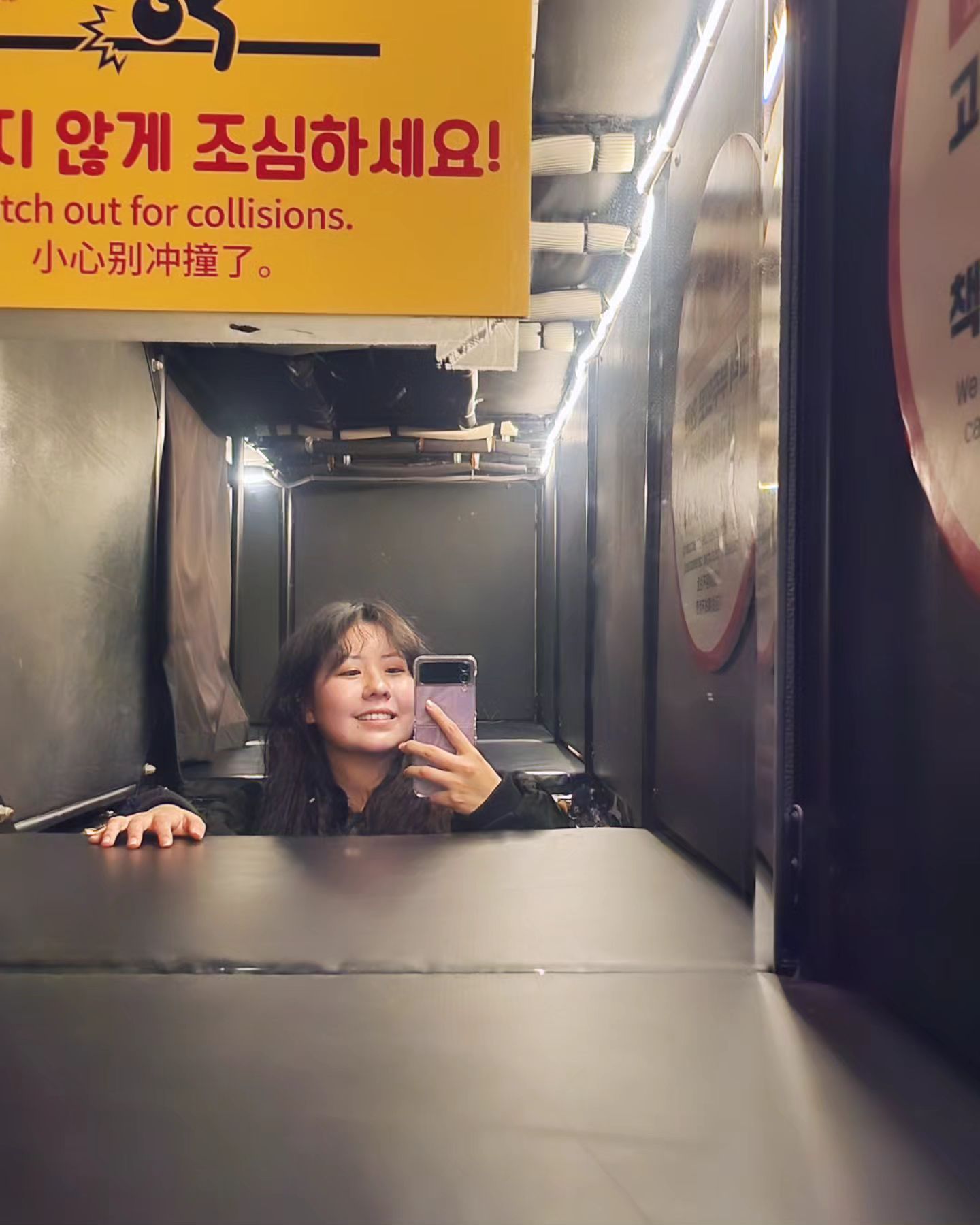 #협찬 #체험단
다이나믹메이즈 인사동점

조카랑 언니들이랑 같이 다이나믹메이즈 다녀왔어요!!!
실내에서 즐기는 #실내액티비티 조카보다 더 신나서 놀다 왔어요👍
애기들도 한다길래 만만하게 봤는데 땀 좀 흘렸네요 ㅎㅎ
거울 미로는 진짜 막혀있는게 안보여서 고난이도 미로 같았어요! 오오~ 
공간들 사이사이 사진찍을 장소도 많고 추울때 데이트로 가도 좋을듯?? 인사동에 있다보니 끝나고 놀것도 먹을것도 많아서 넘 좋아요🫠
담에는 박물관이 살아있다를 한번... 

Ps.겉옷 입고 들어갔다가 더워서 벗었는데 실수로 중간에 떨어뜨려서... 직원분이 친절하게 찾는거 도와주셨어요 ㅠㅠ 넘 감사감사... 체험하다보면 더우니 겉옷는 꼭!!벗고 들어가세요 🤣 
 
주소 : 서울 종로구 인사동 43대일빌딩 지하 1층

vpassjeju alivemuseumkr

#다이나믹메이즈인사동점 #인사동데이트 #인사동데이트코스 #인사동이색데이트 #인사동커플여행 #인사동실내관광지 #인사동실내 #서울인사동 #서울인사동데이트 #협찬 #포포몬 #인스타체험단