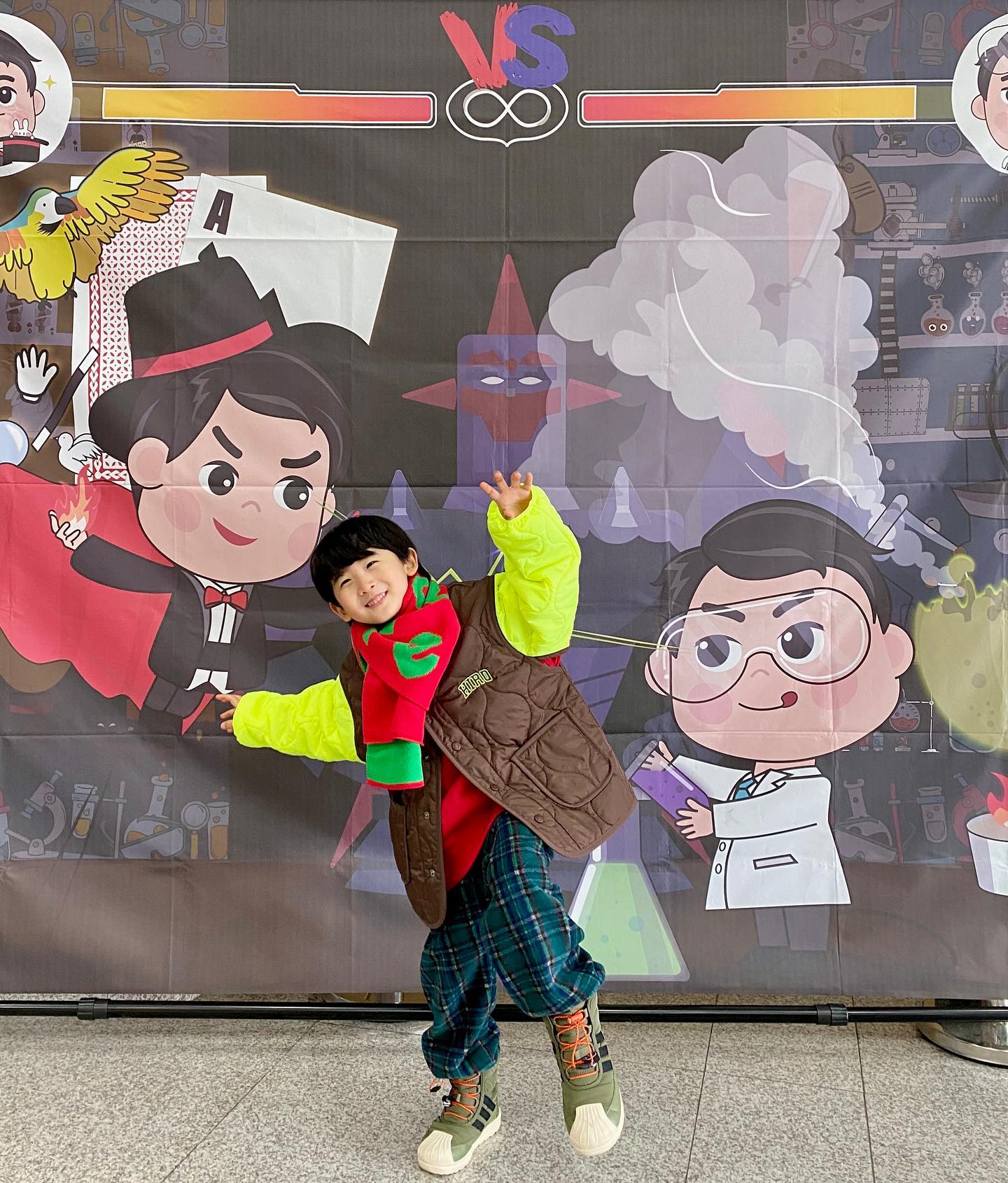 ෆ 

12월 25일 크리스마스🎄⭐️

성탄예배 드리고 과학마술콘서트🧙🏻‍♀️
춤 저렇게 열심히 추고 스티커 하나 받았다🤣
엄빠도 즐겁게 본 유익한 공연👏🏻

카페갔다가 어딜가도 웨이팅일 것 같아서
저녁은 소윤이네서 배달음식으로🫶🏻

#6살크리스마스 
#크리스마스기록
#크리스마스
#해피크리스마스 
#과학마술콘서트 
#내아들맞네
#조금부끄러웠어 
#시나모롤케이크