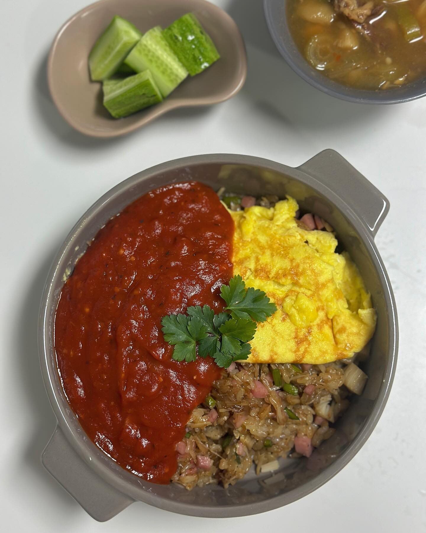 퓨전 오므라이스 💛

소스는 스파게티 소스랑 고추장 섞어서 매콤새콤하게