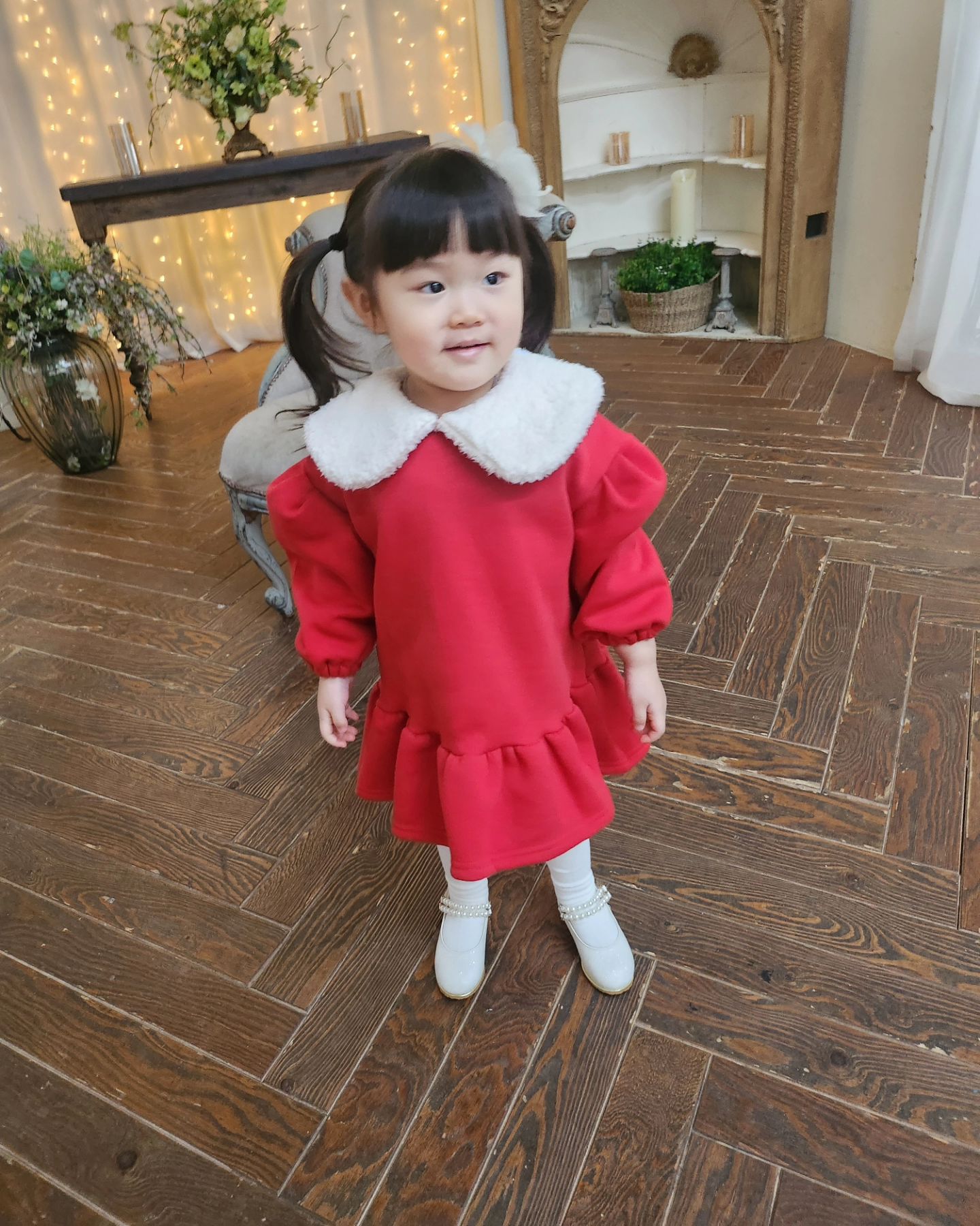 #👶 
-
40도가 다되는 고열에도 열정적으로 촬영성공♡

-
#크리스마스컨셉을한달이나지나고찍음
#촬영이제없다했는데콩알이랑또찍겠네
#남는건사진뿐 
#지난피드기록중 
#우리집보물님💕