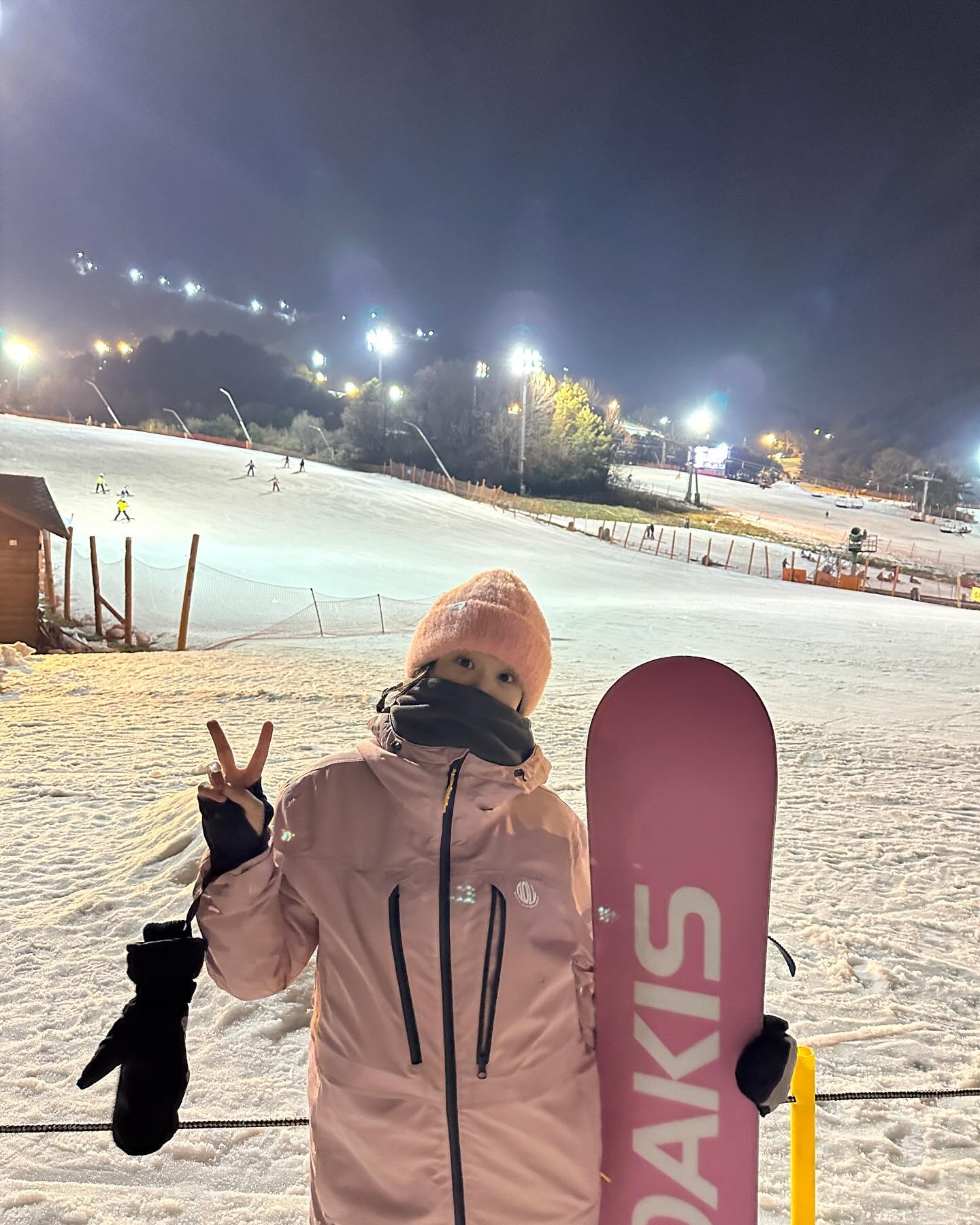 나의 첫 보드🏂
넘 어렵구 힘들었지만 그만큼 더 재미있었고 웃겼던..😝
나중에 또 타러가야겠다❄️🎿🍓🤍
#핑크공주 #딸기 #인간딸기 #무주스키장 #초보보더 #야간스키장