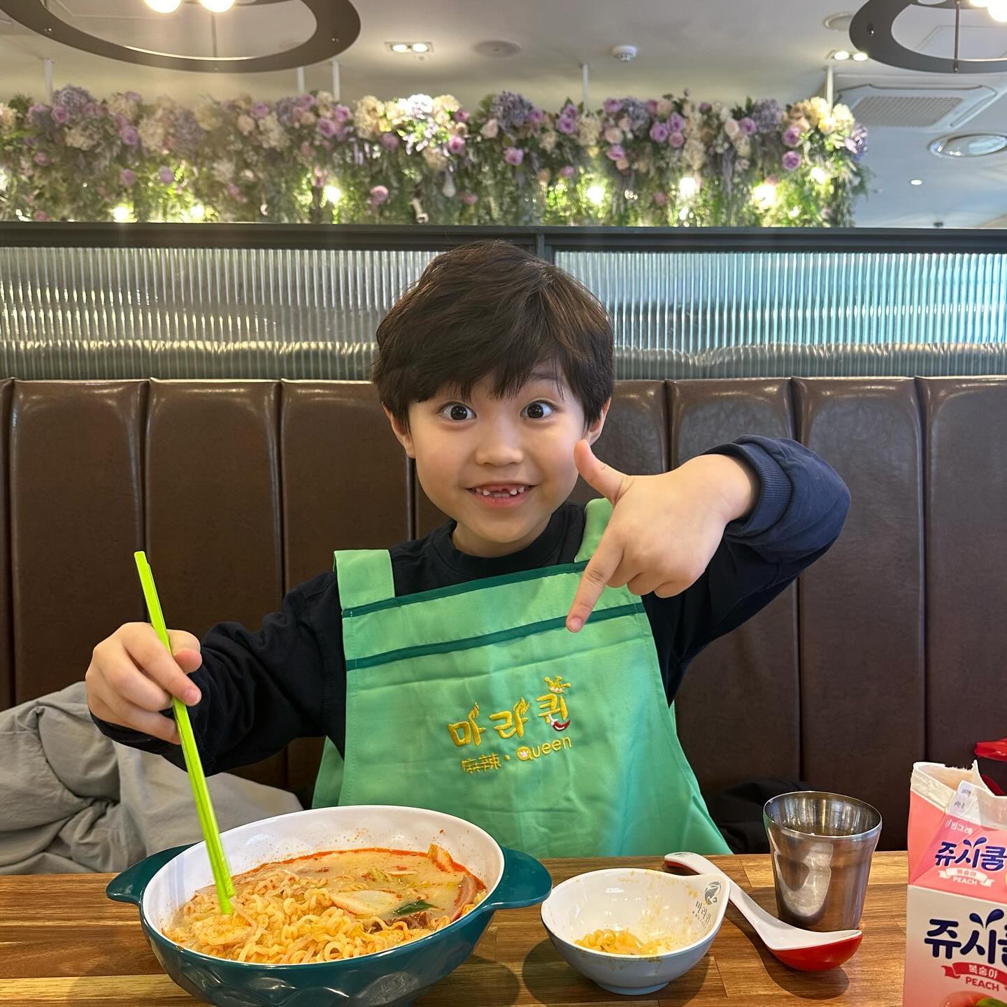 오늘요약 ! 
치과가따가 인생네컷을찍고 마라탕을먹고 쇼핑을함 ! 
물론 온통 리한이를 위한 리한이것만 사는 김리한을 위한 데이튜♡
내일도 모레도 둘이서 데이튜 예정 ! ♡
앞니가 다빠져도 귀여운 리한이랑 이번쥬는 ♡ 리한데이 ♡
.
.
#예비초딩 #모자데이트 #잼민이
