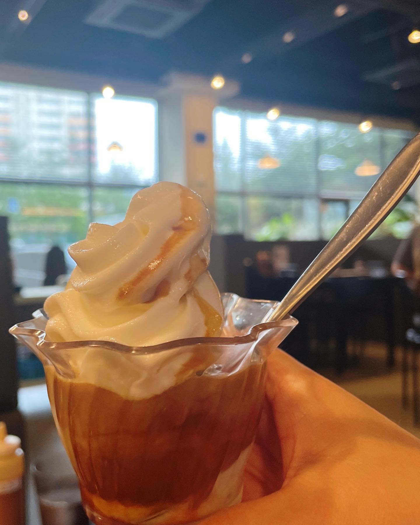 샤브샤브는 이제 온들랑으로 정착 🤍
공간 분위기부터 맛까지 완벽:) 
육수 2가지만 정해주고, 
샐러드바에서 고기부터 다양한 음식들 
평일 런치 21,900원에 전부 이용 가능👀✨
​
마지막 아포카토는 꼭 먹어주기 🍨
​
🔺’ 온들랑 샤브샤브 ‘ 
​
🤍부산 해운대구 선수천로 57-30, 1층 (반여동)​
🤍매일 11:00 ~ 22:00 (3시~5시 B.T) , (9시반 L.O)
🤍건물 내 1층 및 지하주차장 가능 (2시간 무료 이용)
​
💗샤브샤브 & 월남쌈 맛집
💗고기+채소+샐러드바+디저트+커피 무제한
💗소고기/돼지고기 무한리필 ​
💗가성비 맛집 - 평일런치 21,900원 
💗4가지 육수 <기본-가쓰오, 얼큰/ 스폐셜-마라,돈코츠>
PICK_돈코츠 + 얼큰 육수 
​💗뷔페같은 다양한 샐러드바 
(닭강정,볶음밥,닭볶음탕,스파게티,떡볶이,감자,김말이튀김)
💗마지막은 아포카토 ​
💗아기의자 구비👍🏻 가족외식, 친구들모임,회식장소로 제격
​💗자세한 내용과 사진은 블로그 포스팅👌🏻

#협찬#온들랑샤브샤브#센텀샤브샤브 #반여동맛집#센텀맛집 #원동역맛집#동해선#부산월남쌈 #부산샤브샤브