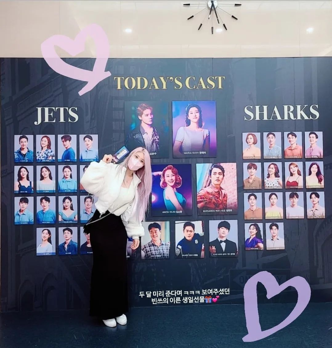 🌟(약간 의식의 흐름대로 써보는)근 1년만의 인스타 업뎃🌟

1. 삼땡이 시작됐다. 만 나이 어쩌고 그게 무슨 의미가 있나, 여전히 핑크머리 고집하는 이 똥고집 때문에 고생하시는 더부띠끄쌤들 ㅎ 나 셀카 장전 완료 히힣...🌹

2. 삼땡 나이에도 네일은 포기 못하지💕 은근 나랑 같은 재질이신 P같은 bayo_nail 사장님, 네일만 잘하시는 줄 알았는데 찐 특기는 속눈썹 펌이셨어🥺 마스크 낄 때 마다 축축해지는 속눈썹땜에 뷰러 할 맛 안났는데 쫙 올려주신 덕분에 화장 30분 절약 개꿀띠❣️ 제 텅장을 바칠테니 우리 매 달 바요 zㅔ발 👀♥︎ #신림네일 = 바요네일

3. 나 재수해........ 재수가 없었거든...........ㅋ... 시부엉 연말에 못 봤던 싸람들, 부디 연초에 봅시다....ASAP💜

4. 본가 기어 나가려는 뚜지였으나 부지런함 아이템을 구비하지 못 해 눈물만 뚝뚝ㅠ ㅠ 부지런한 분덜 존경해요 진짜

5. 이번 한 해에도 외칠 만병통치약 멘트 : "그럴수있지"

6. 신년 인사는 늘 좋고 감사한 메세지야, 드문드문 연락 하거나 연락 못 하던 분들에게도 연락 할 수 있는 핑계가 되니카! 감사합니다 모두...🐰

건강. 돈. 행복
모두 덜도말고 더도말고 딱 이 세 개 챙겨가는 #2023 되길-🍀💸💵✨️
#happynewyear