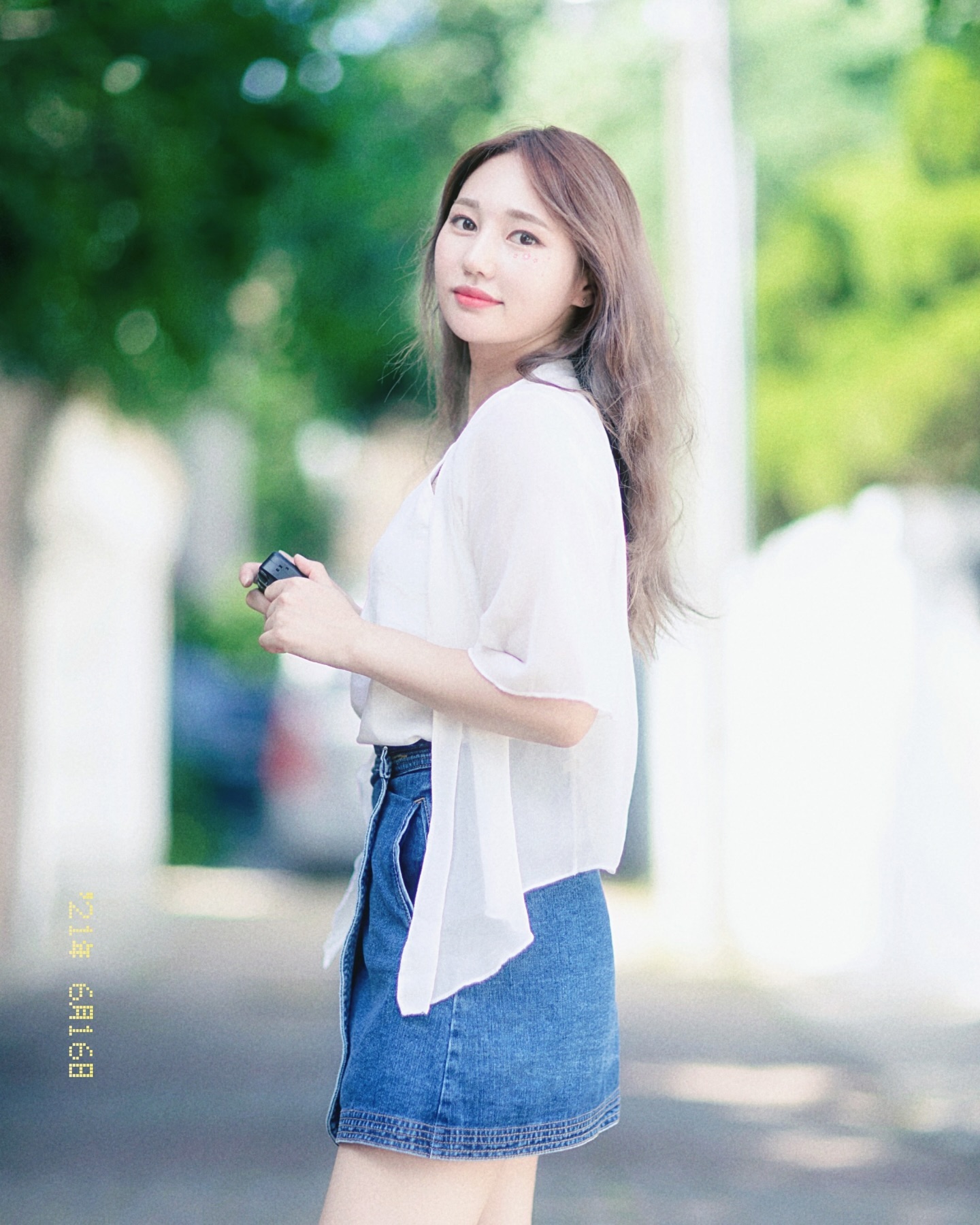필름 느낌 낭낭🌿
내가 좋아하는 일회용 필카
현상 맡겨야하는 필름이 한가득임..

#똥글똥글 #서촌 #필름감성 #여름스냅 #epic #210616
