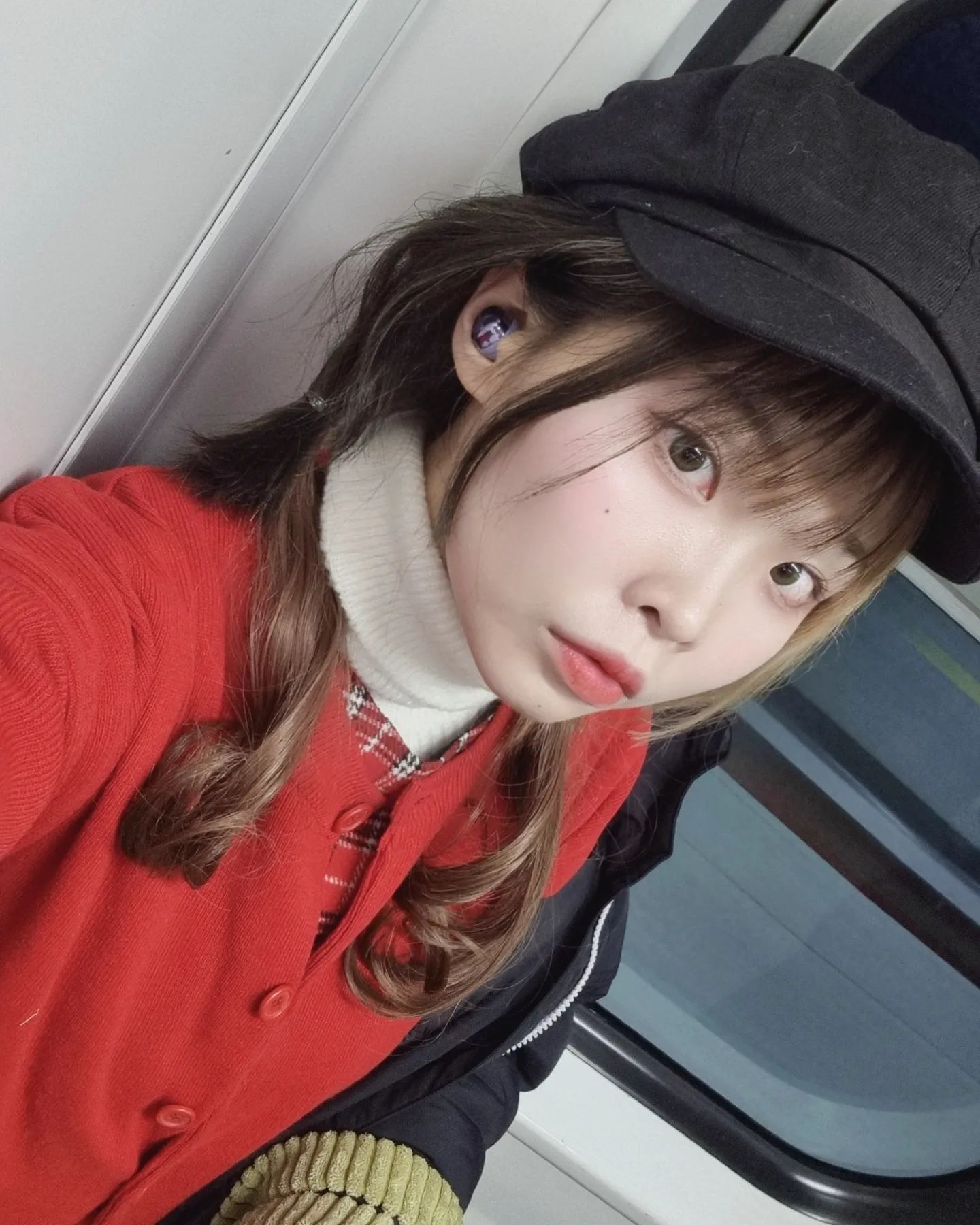 얼어죽지 않겠다는 강한 의지 표명
아니 드레스코드 레드라며!!!! 장난해?!!
나만 냅다 빨강이자너🥲🥲🥹🥹
그치만 코디 너무 맘에 들었삼 굿❤✌🏻
뮤즈 너무 멋있어🔥🔥 보다 침흘림🤤