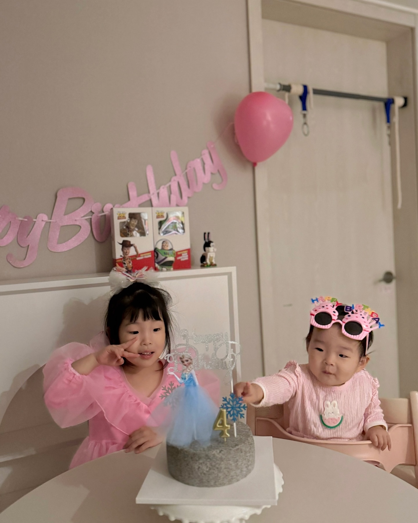 📷

오랜만에 집에서 찍어보는 사진
우리집 먹깨비들🫶🏻
올해두 얼마 안남았다!!
남은 한달도 알차게 보내보자구🖤

#흑임자케이크😋 #맛있음