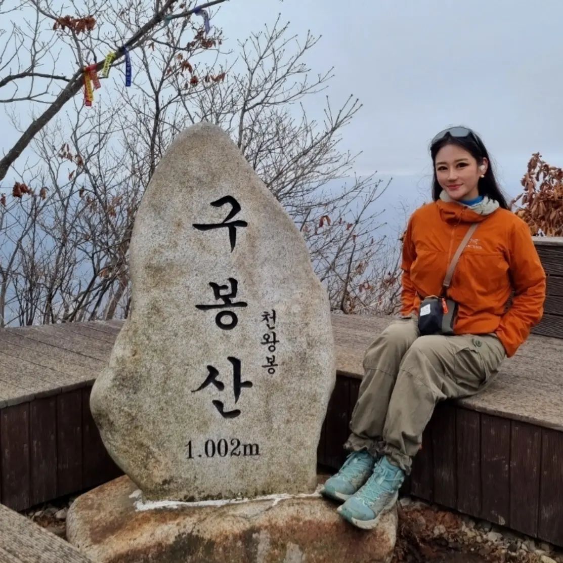 뾰족한 아홉개에 봉우리가 이뻤던 #구봉산

✔️ 요랬다가 이래되었습니다😆🫠

구름사이로 해를 비춰줬다가⛅️
비가 왔다가☔️
바람이 불었다가🌀
비가 그쳐 잠시 운무를 보여줬다가⛰️☁️
자꾸 이랬다 저랬다가 혼돈되게 만들다가😆
산바위에 보약을 내어줘 채취하고 와서
약초꾼이 된 기분에 좋았고 꽉찬 하루를 보냈던 날,🍄🌱 

코스⛰️
구봉저수지-구봉산-돈내미재-8봉-7봉-6봉-5봉(구름다리.구름정)
-4봉-3봉-2봉-1봉-구봉산주차장-구봉저수지(10km)

#전라도여행#운무
#줄리산악회#우중산행#석이버섯#부처손
