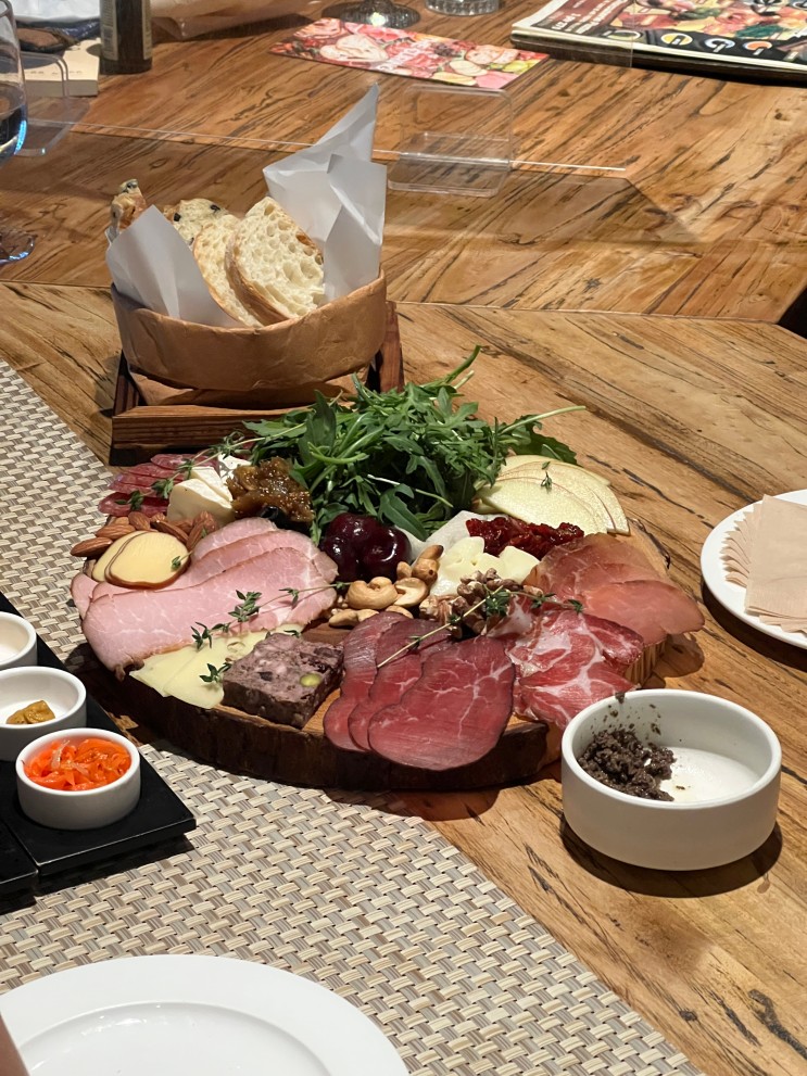 분위기 맛 다 잡은 흑석동 맛집 더큐어링 샤퀴테리