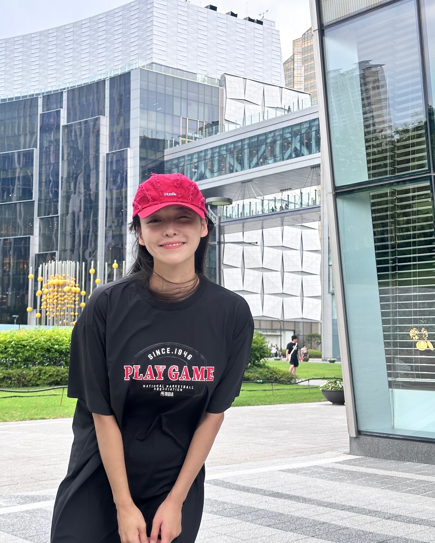 On days off, wear comfortable clothes and enjoy my time❤️🏀
찰랑찰랑 시원한 소재라서 더 좋아
.
.
.
#느바앤미#NBA24ss#nba그래픽티셔츠