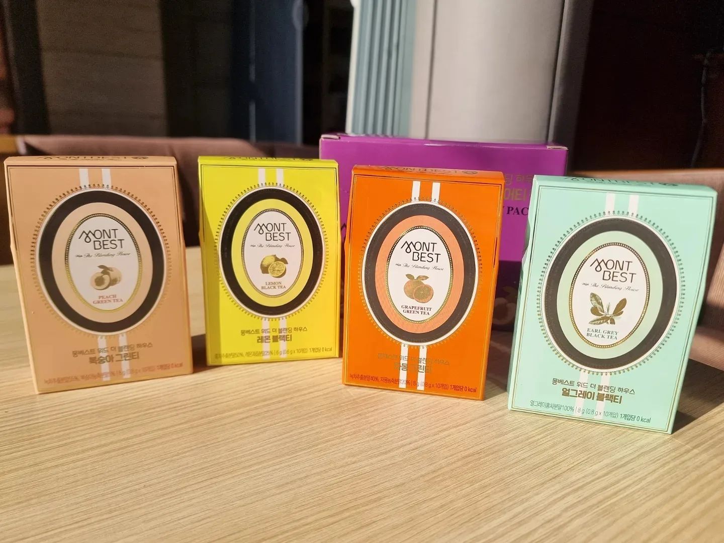 #할인구매 
montbest #몽베스트티 #블랜딩티
.
먹기너무간편하고 음료나 커피류 많이먹어서 줄일라고 티제품으로 해보았는데 생각보다 너무 괜찮게 물을 많이먹게되는느낌이에요 

레몬블랙티는 식후 입안을 상쾌하게 만들고 쏴악내려가는느낌 
레몬의 상콤함과 얼그레이블랙티의 조합이 아주 좋아요 
평상시는 얼그레이블랙티 기본is best
.
자몽과 복숭아 그린티는 당떨어지거나 입이 심심한 시간에 먹으니 딱좋더라구요 향이 진짜 좋아요 !!!!
.
4가지 다 맛볼수있는 버라이어티팩이라 좋아요 
.
.
모든 제품은 HACCP 인증 시설에서 생산
.
티 마스터의 오랜 연구를 통해 최적의 블랜딩으로 맛이 고급짐
.
.
https://www.montshop.com/goods/goods_view.php?goodsNo=1000000808&mtn=98%5E%7C%5EMONTBEST%5E%7C%5Ey

#여행 #얼그레이티 #녹차효능 #녹차카페인 #홍차 #말차 #송혜교콤부차 #맛집 #송혜교티 #녹차 #뷰티 #리뷰 #일상 #얼그레이#좋반#팔로우#좋아요반사#좋튀#좋아요
.
.