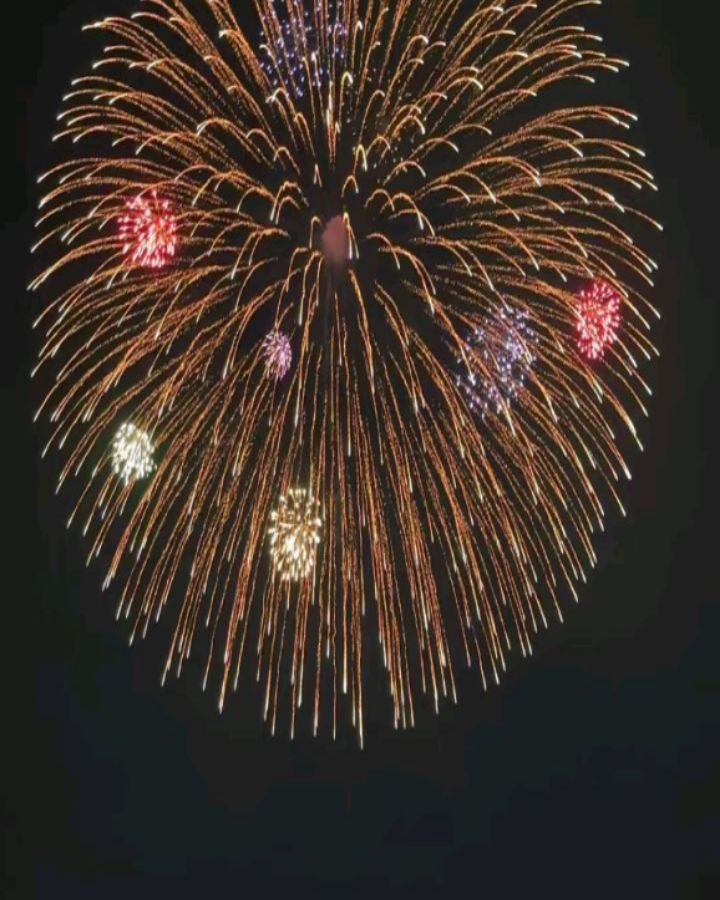 서울국제불꽃축제
넘 늦었네요..ㅋ 그래도 이 축제를 즐기기 위해 예랑이 데리고 거의 10시간 대기 탄건 꼭 잊지 않아야겠다는 생각에 ㅋㅋ 늦게나마 기록해요
.
다들 불꽃축제 다녀오셨는지 모르겠네요 국내에 이런 대형 불꽃축제들이 많다고 해요
정말 한번쯤은 즐겨야만 하는 축제구나 싶을정도로 좋았어요.
비록 폴란드가 문제생겨 못봤지만 아주 만족
대만족