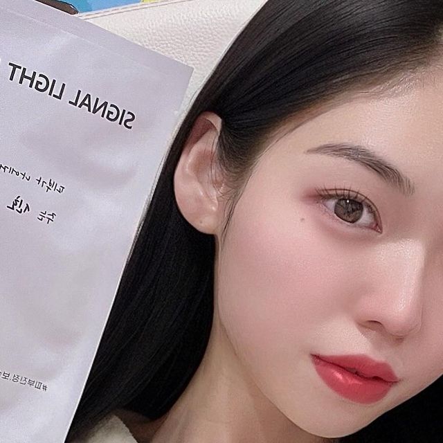 𝓐𝓻𝓲 on Instagram: "𝐴𝑟𝑖 𝐵𝑒𝑎𝑢𝑡𝑦 ɴᴏ.127 @loobee_official #루비이 #마스크팩협찬 #🚦 . . 소나무 추출물 1000ppm 함유되어 염증성 트러블 개선에 효과적인 루비이 “신호등 팩“을