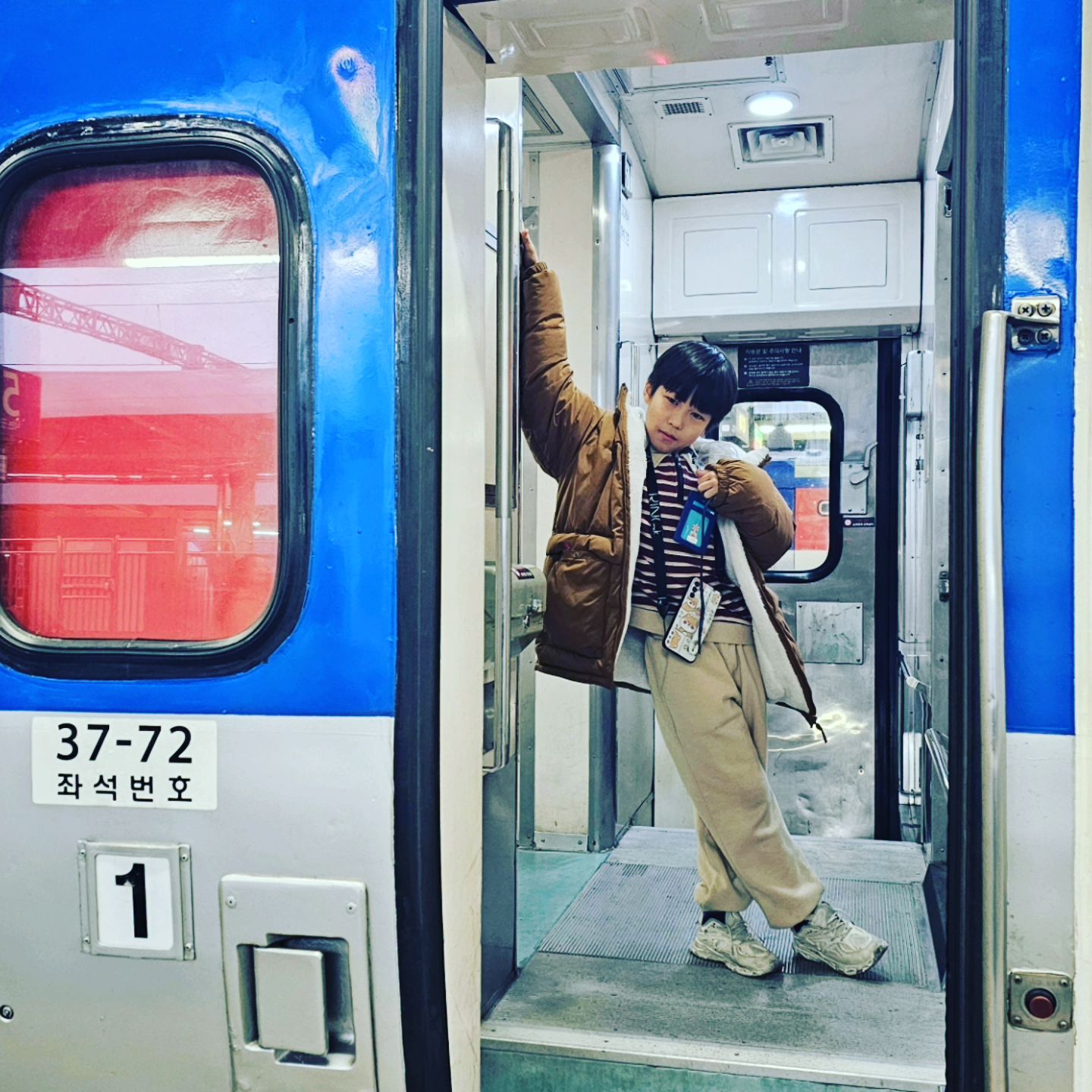 짧은거리말고 나중에 정동진까지 고속열차아닌 기차로 가고싶다는 처루😊

계획 한번 짜보려구요ㅋ

처루랑 같이 갈래요?🤭🤭🤭

#기차여행 #무궁화호 #키즈모델 #아역모델 #주니어모델 #아역 #아역배우 #남자아역 #키즈셀럽 #박철우