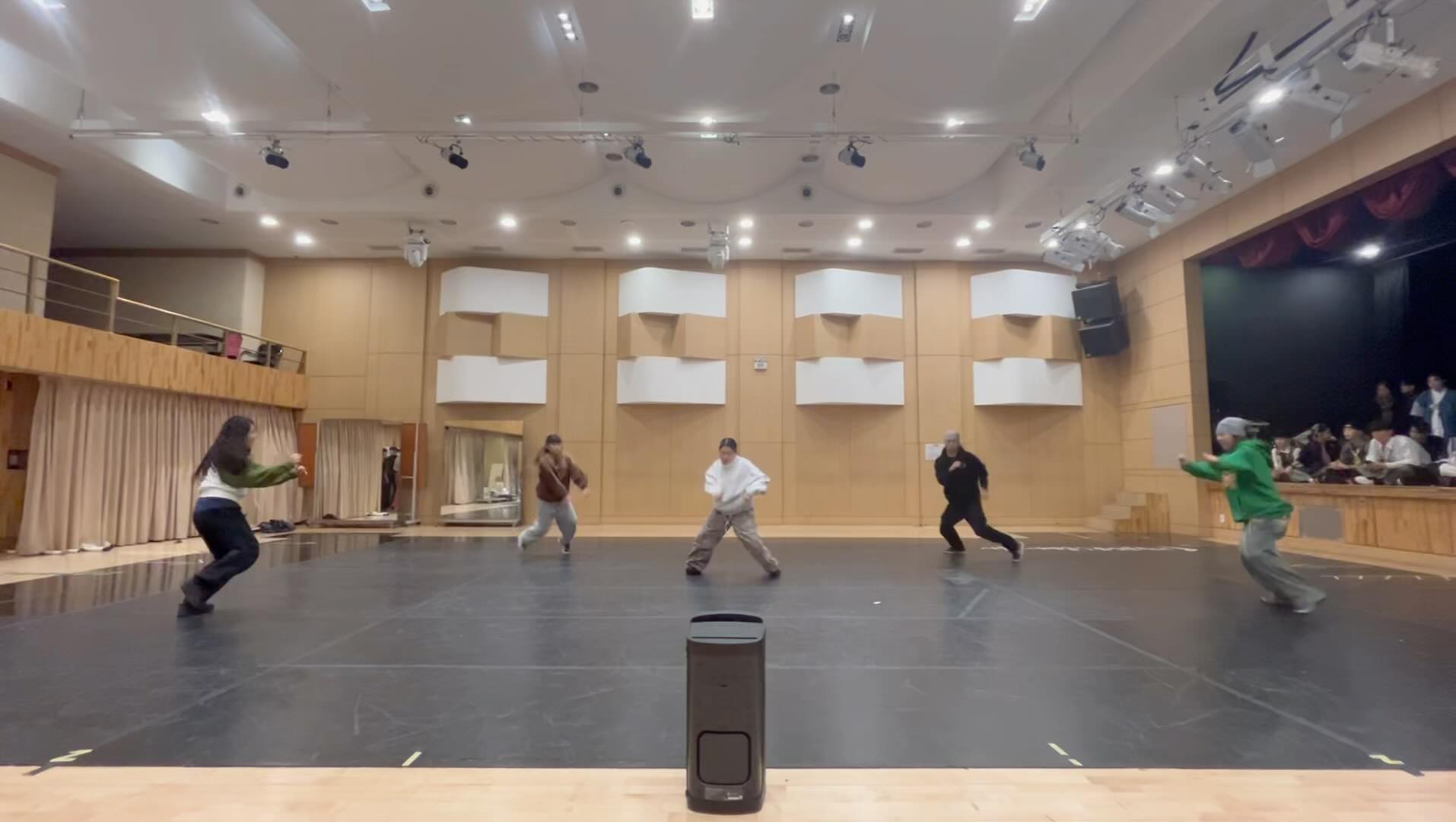 드디어 졸업합니다❕🤍
이쁜이들이랑 재미난 공연 준비했습니당 ✨
모두모두 다들 열심히 준비한 공연 보러오세요〰️❕🩶

사전예약 링크
https://forms.gle/DHnag6RWxBJFFYmKA
-인스타 프로필 상단에 링크있습니다 ❕

공연 일자
2023.11.15 (wed)
pm 19:00 - 20:30

하우스 오픈
pm 18:30 - 19:00

공연 장소
부천 오정아트홀 (경기 부천시 성오로 172)