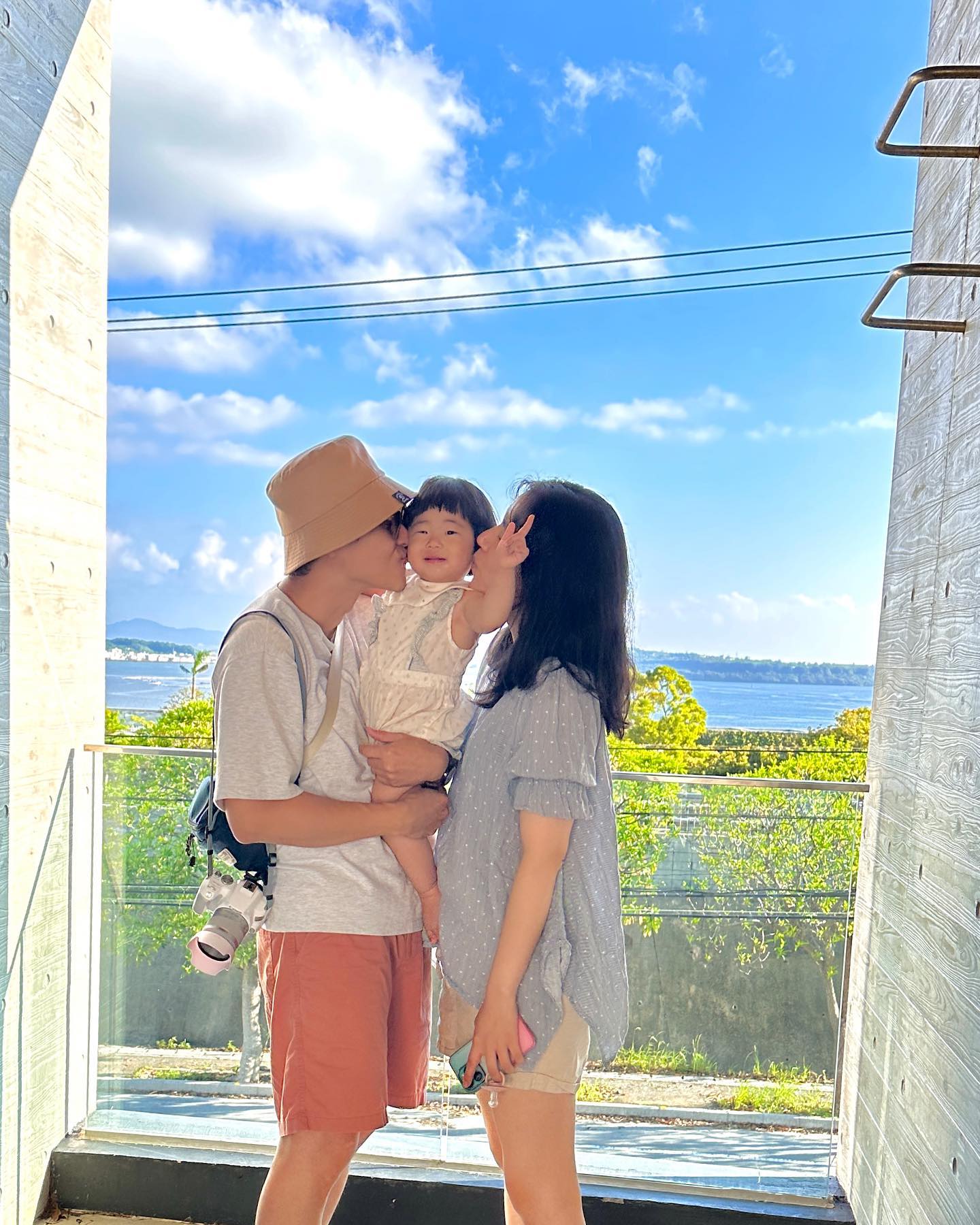 In Okinawa 🏝️(8/21~25)
오키나와 북부 마지막날

2박3일만 북부에서 놀다가 
중부로 이동하려니1박2일 같네..

다음에 또 오키나와를 온다면..
북부에서만 온전히 놀다가리라..
비세비치가서 스노쿨링하고 
리조트 수영장에서 놀고
또 비세비치가서 스노쿨링하고 
수영장에서 또놀고

북부의 추억과 아쉬움을 안고
마하이나웰니스 리조트 체크아웃!

#오키나와북부 
#오키나와여행 
#마하이나웰니스리조트