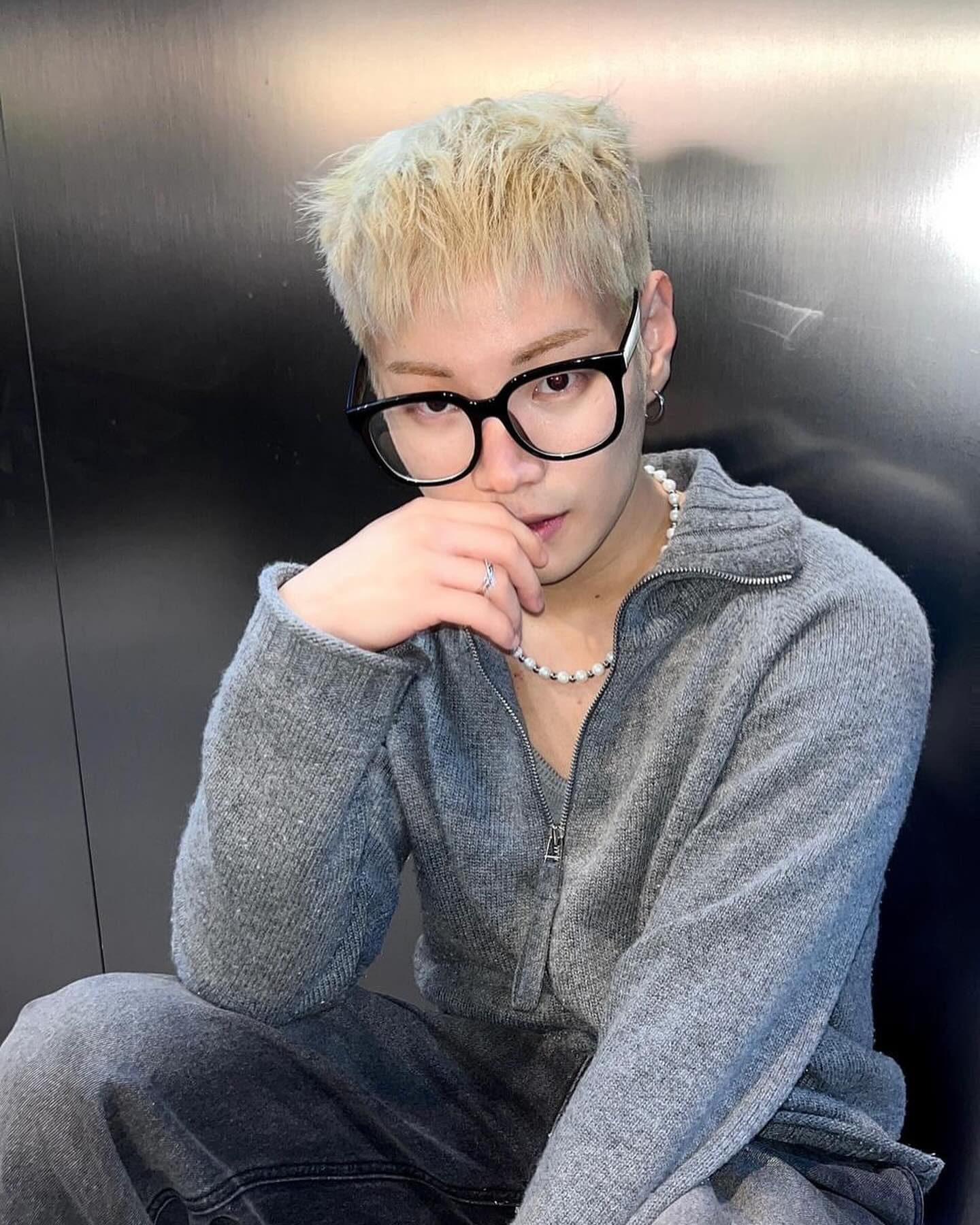 ⭐️🌞🌼

❕남자짧은머리강자❗️ 
쌈뽕함 디자인😎 한모 한모 엄청 신경써주시구 관리법이나 손질법 꼼꼼하고 세세하게 알려주시고 이쁜머리 선물 감사합니다😊
별점 9999999

Designer : soonsiki_wxnh2 
Hair Model : oshin__kr 

#hair #model #탈색 #남자짧은머리 #컷트 #쌈뽕 #텍스처 #가시 #홍대 #합정 #미용 #미용실 #디자이너 #디자인