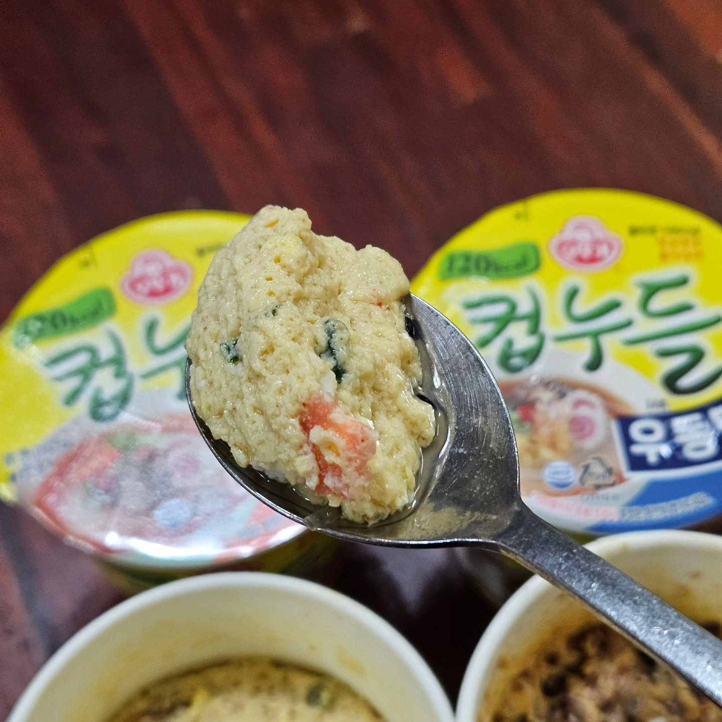 #협찬

역시 클래식은 못 따라오는법 〰️
컵누들 우동맛 & 매콤한맛
뚝딱 먹어버리고 #컵누들레시피 로
계란찜이랑 계란죽 만들어먹었어요 😘

✔️ #컵누들요리

계란 두개 풀어서 3분 돌리면
촉촉한 #컵누들계란죽 과
#컵누들계란찜 완성입니다~!

육수를 준비할 필요도 없고
면에 단백질까지 영양으로도 완벽🫰

전자레인지 겸용으로 간편하게
만들 수 있으면서 QR로 응용조리법도
함께 볼 수 있어요 ! 😉

자취하는 친구가 크림파스타와
순두부계란탕 레시피도 맛있다던데
다음에는 그걸 만들어볼까봐요 ♪

간편하고 맛있는 한끼 궁금한분들은
바로 #오뚜기 컵누들 찾아주세요 💛

📍구매처 ottogi_daily
-> 제품 리뉴얼 중이니
반드시 ‘전자레인지 겸용’ 마크를
확인 후 조리하세요.

.
.
#컵누들전자레인지 #컵누들크림파스타 #컵누들순두부계란탕 #컵누들 #편의점추천 #컵라면추천 #자취레시피