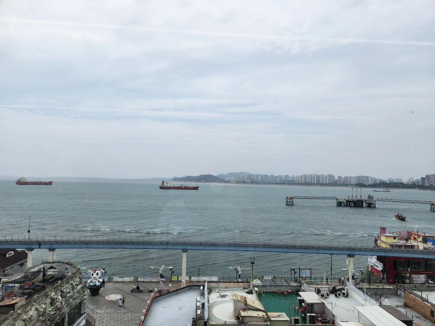 .
바다가 보고 싶어서 강원도여행을
가려했지만~ 컨디션 저하로 인천행!
차이나 타운에서 짜장면&짬뽕&탕슉
야무지게 먹고 을왕리 바다보며 
커피 한 잔했어용

아기 낳기전 열심히 돌아다니려 했는데
둥이 임신하니, 쉽지않네요🥹 흑흑
.
#을왕리도바다는바다
#아쉽지만다음을기약하며
#강원도바다보고싶다
#움직이기힘든몸뚱이
#차이나타운 #을왕리 
#쌍둥이임신 #예비둥이맘 #27주6일 
#옥이동이 #옥동부부 #부부스타그램
#달달한럽스타그램을가장한
#얼굴다팔려서이혼은안돼프로젝트
#더얼굴팔리게 
. 
#선팔하면맞팔가요
#소통환영 #팔로우반사 #맞팔선팔환영
#しんこんふうふ #新婚夫婦