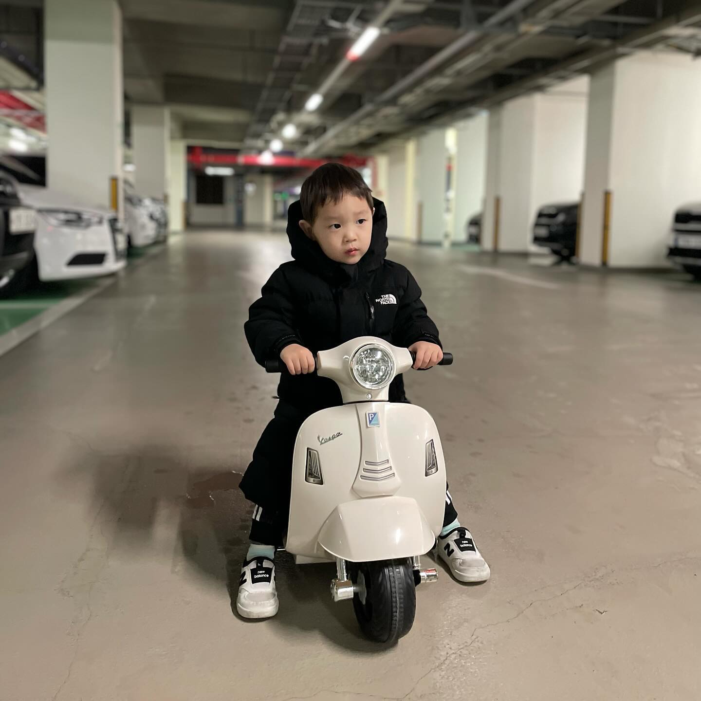 🛵

로엘‘s 오토바이 비와서 주차장에서 첫시승
하원길 붕어빵 
저녁엔 홍게 냠냠🤎#요즘일상