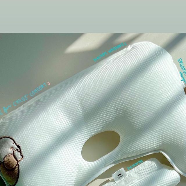 Nora on Instagram: "#광고 지만 정말 솔직한 후기♡ #아이누오 아기 두상 베개는 정말 노라가 사용해 본 짱구배게중에 제일 좋았어요! 노라는 배게를 싫어해서 100일 전에 뒤집기 시작 할 때 쯤 뒤