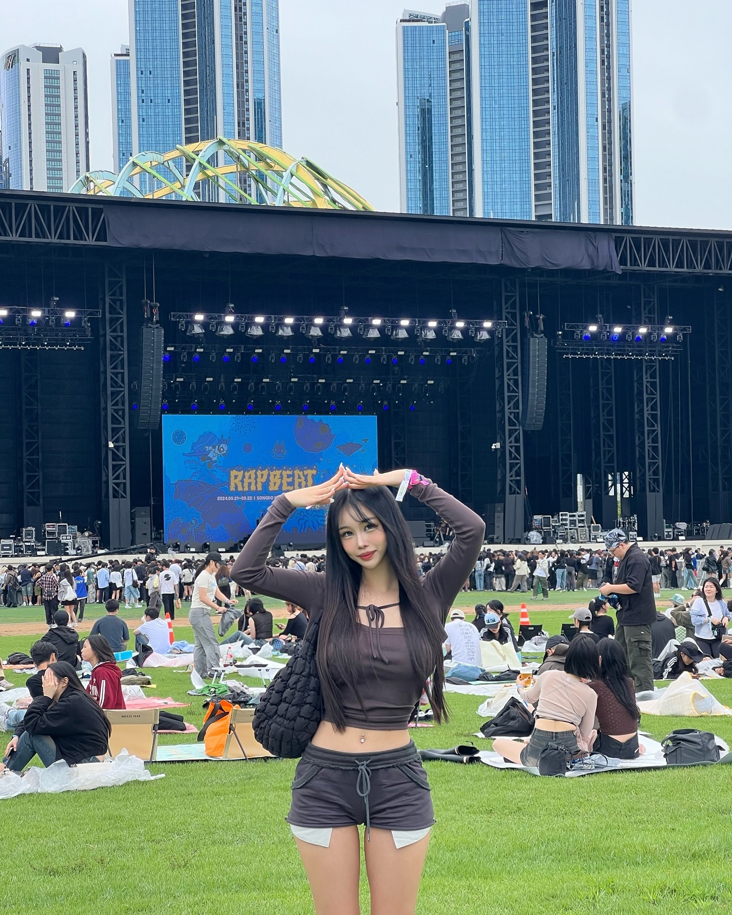 #rapbeatfestival 🎤
핫한 내 친구 무대도 보고 태버도 보구,,🩶 완저니 즐겨버림🔥
전공이였던 랩 이제 다 까먹었지만 ㅋㅋㅋ 아직두 너무 조아!🎶

#랩비트페스티벌 #페스티벌 #힙합 #festival #hiphop