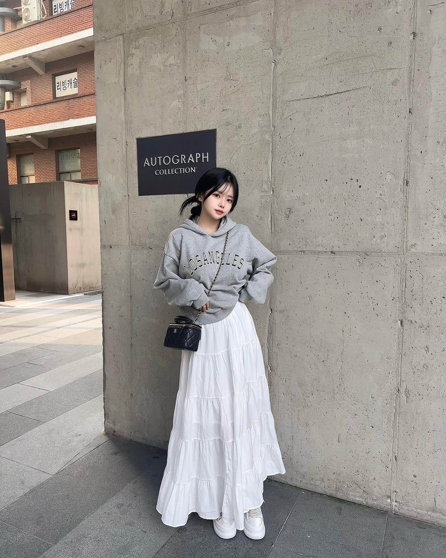 연남동 나들이🌼
롱한 기장감으로 분위기 살려주는 스커트🎀