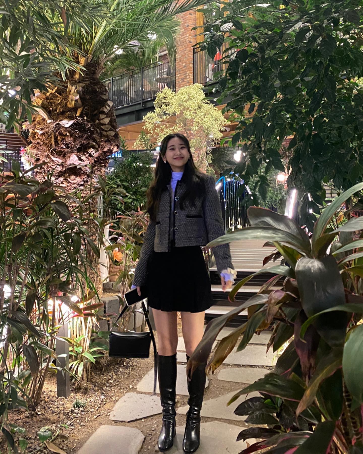 헉! 카페 안에 숲속이 있슈🌲🌿🔫🌴🌳🍀🥦