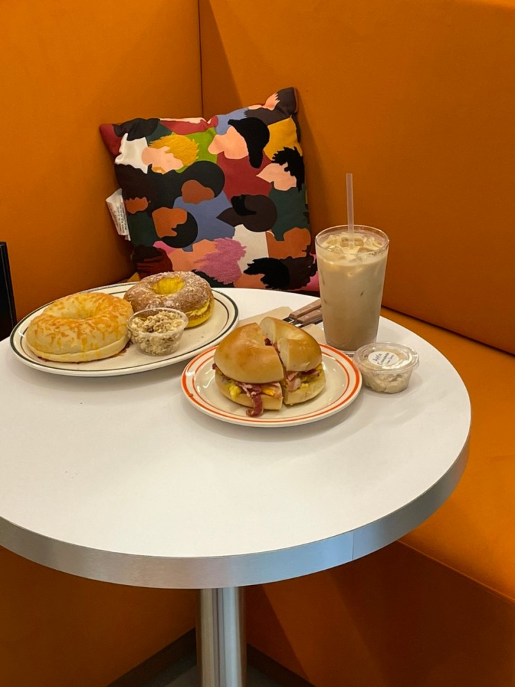 트렌치토스트 베이글이 넘맛있다,, 명동역카페 어바웃베이글 맛집