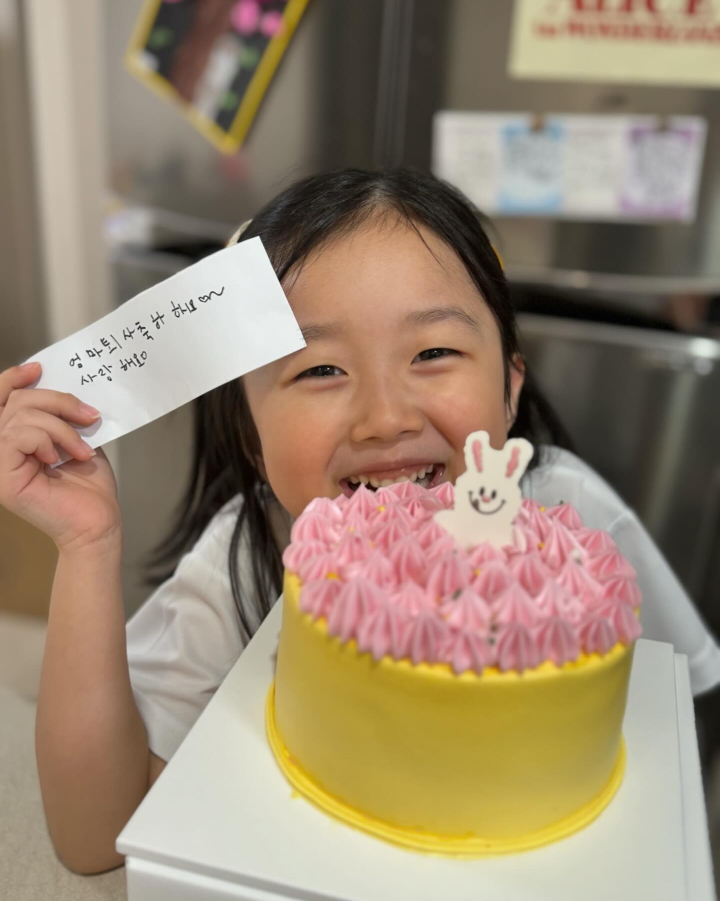 퇴사 기념으로 조촐한 파티🎂🎉
15년간의 회사 생활이 드디어 끝났다.
나의 첫 회사이자 어쩌면 마지막 회사(?)가 될지도 모르겠지만..
초중고 학창시절을 다 합친 시간 보다 더 오랜시간 보냈던 곳 이기에
앞으로도 많은 추억들을 안고 살아갈 것 같다 ㅎㅎ
그동안 수고했어 나 자신👍
그간 엄마 아빠 손길이 부족해도 혼자서 너무도 잘 커준 그녀에게도 감사를..❤️ 앞으로 엄마가 곁에 많이 있어줄게😘 
낯선 곳에서도 우리 잘해보자🫶🏻

#퇴사 #새로운시작
#저미국가요✈️
